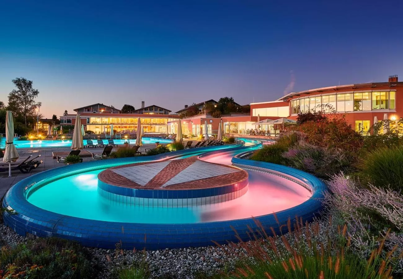Swimming pool in Ströbinger Hof - Therme Wellness Resort