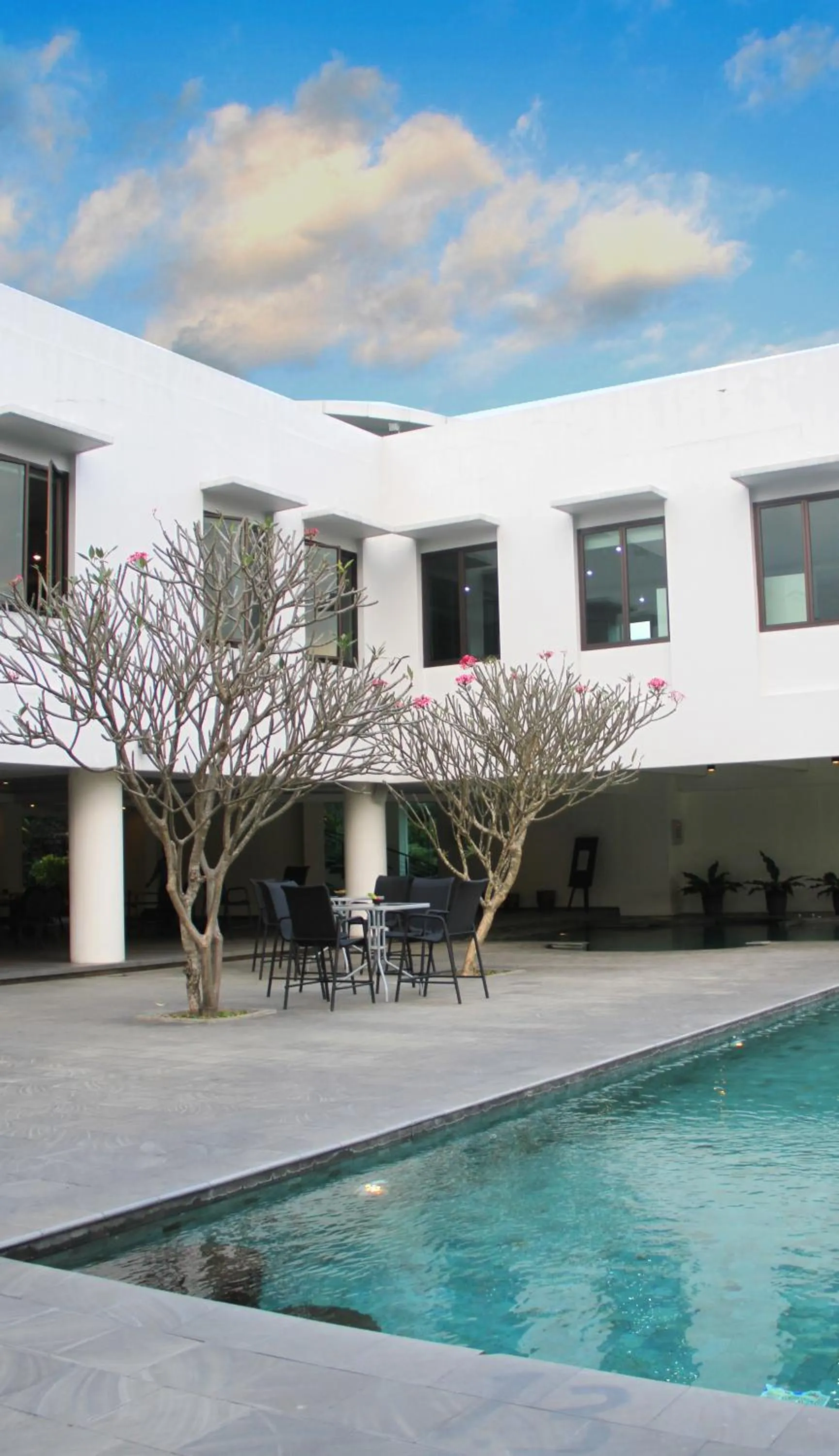 Swimming pool in eL Hotel Malang