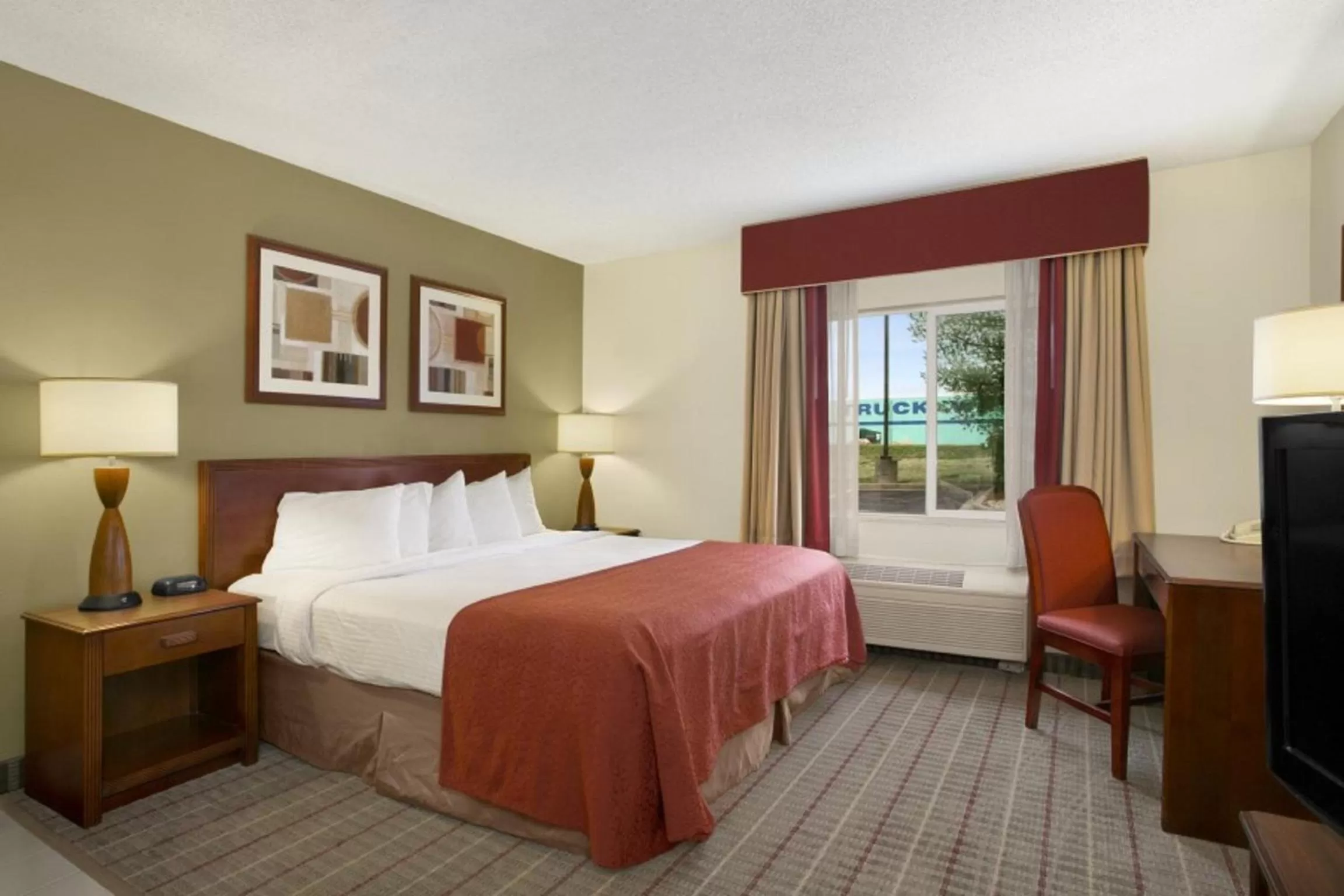 Bed in Baymont by Wyndham Evansville North/Haubstadt