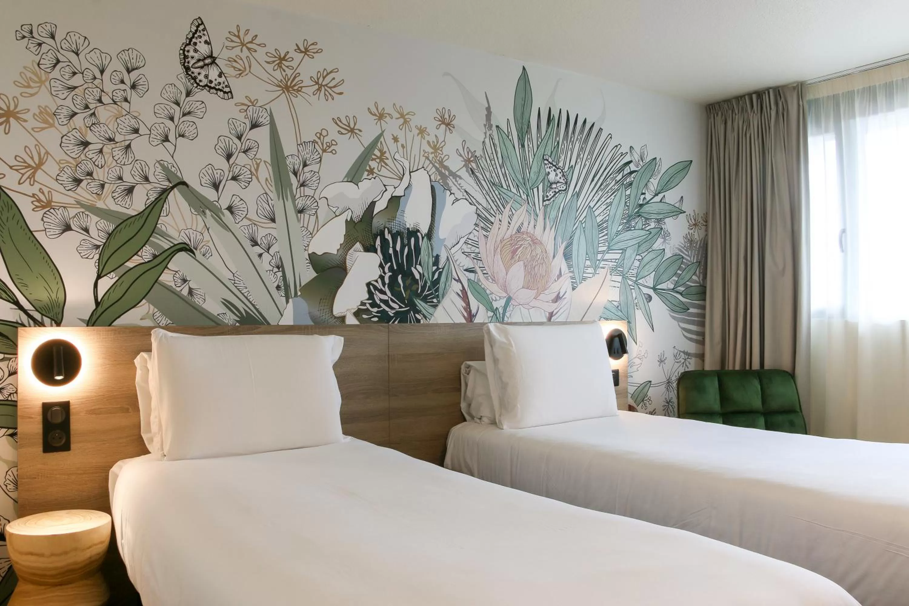 Bedroom, Bed in HÔTEL KYRIAD MARSEILLE - Vitrolles Aéroport