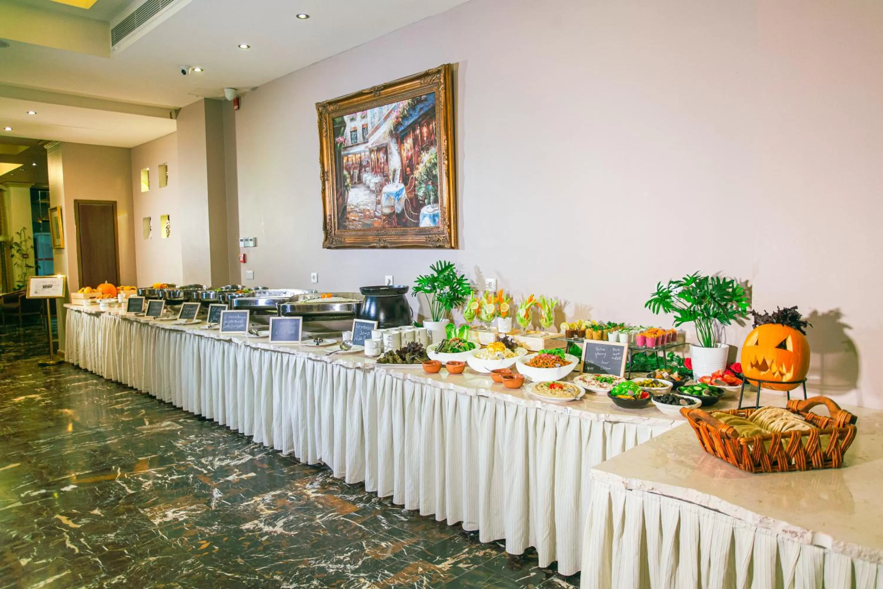 Food and drinks in Grand Hotel Madaba