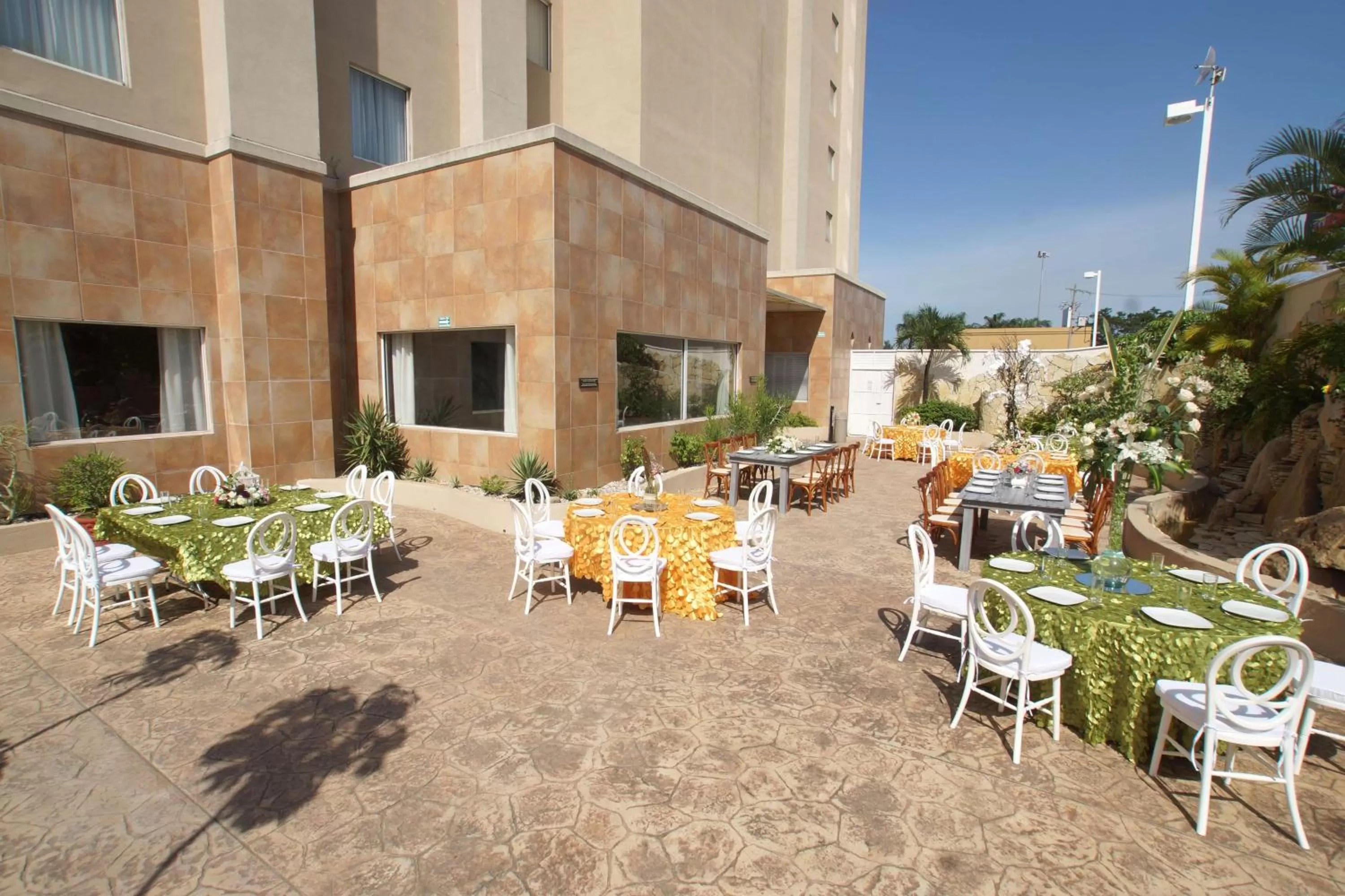 Patio in Hampton Inn Tampico Airport