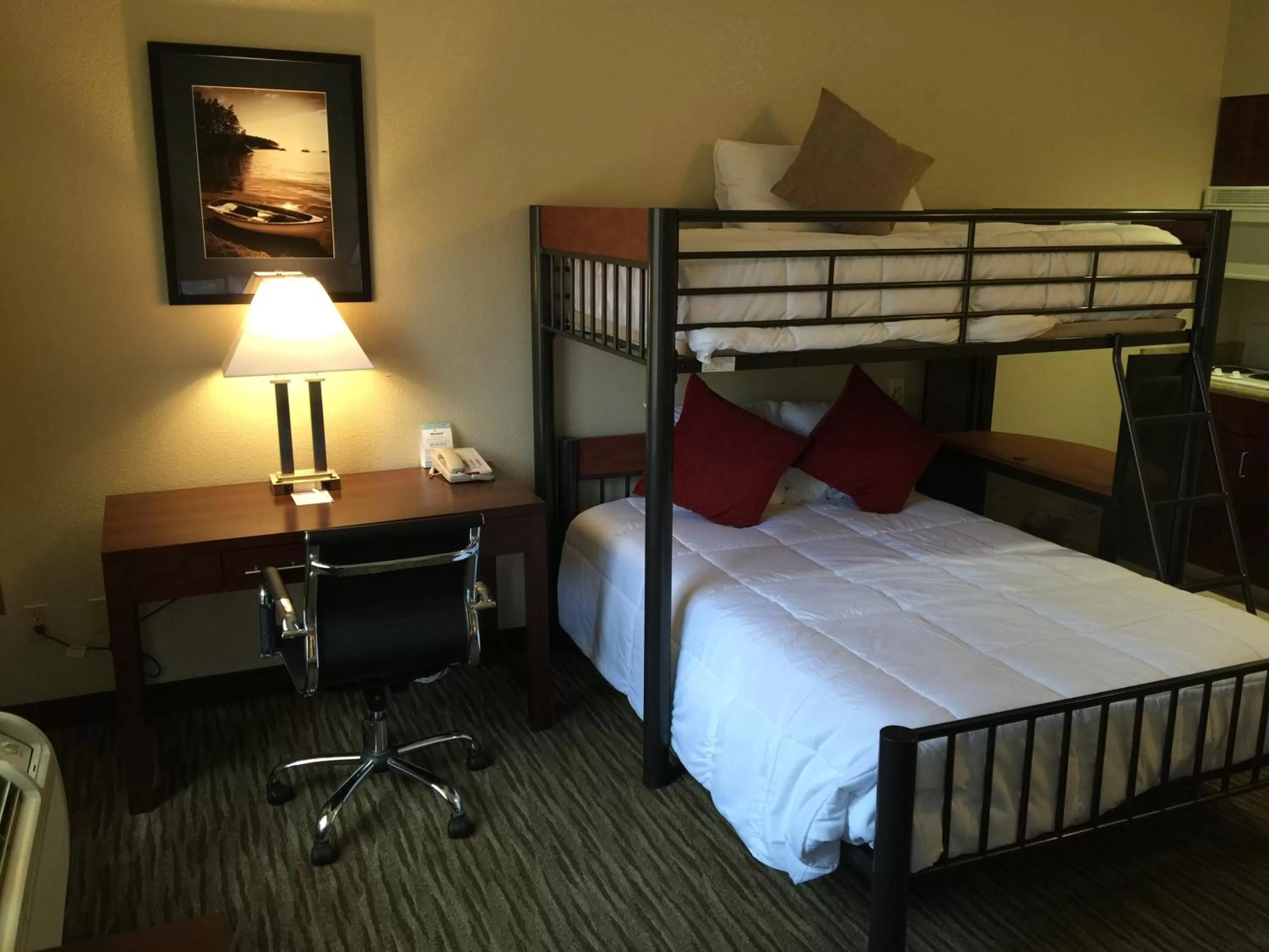 Bed in Hawthorn Suites by Wyndham Rancho Cordova/Folsom