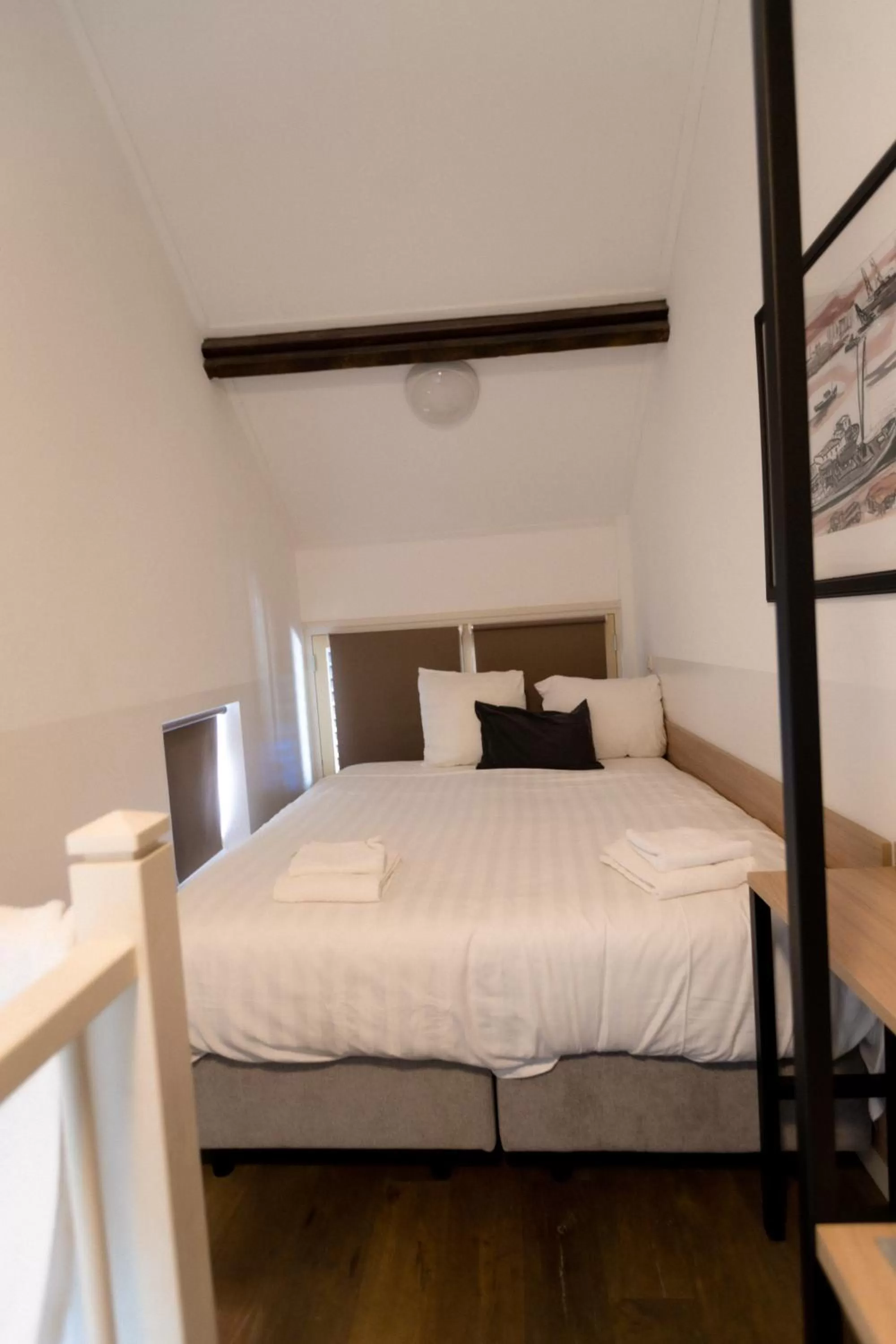 Bedroom, Bed in Plantage Garden Apartments