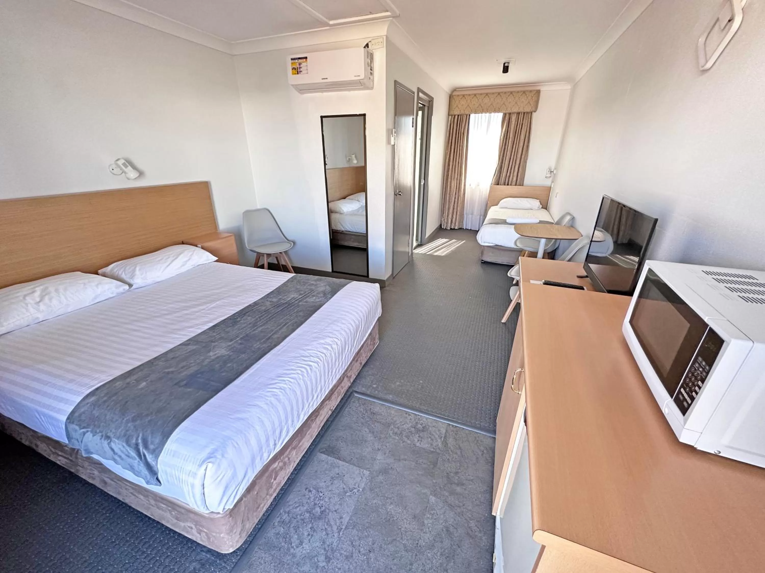 Photo of the whole room, Bed in Spa Village Travel Inn