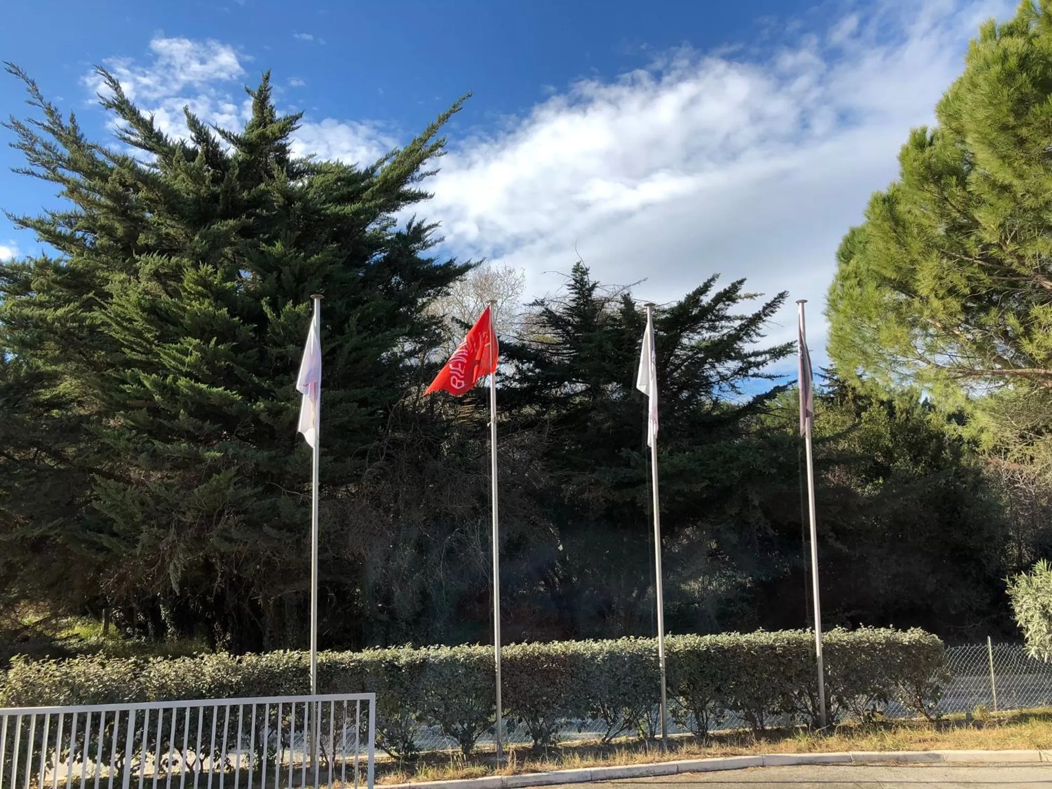 Street view in HALT HOTEL - Choisissez l'Hôtellerie Indépendante