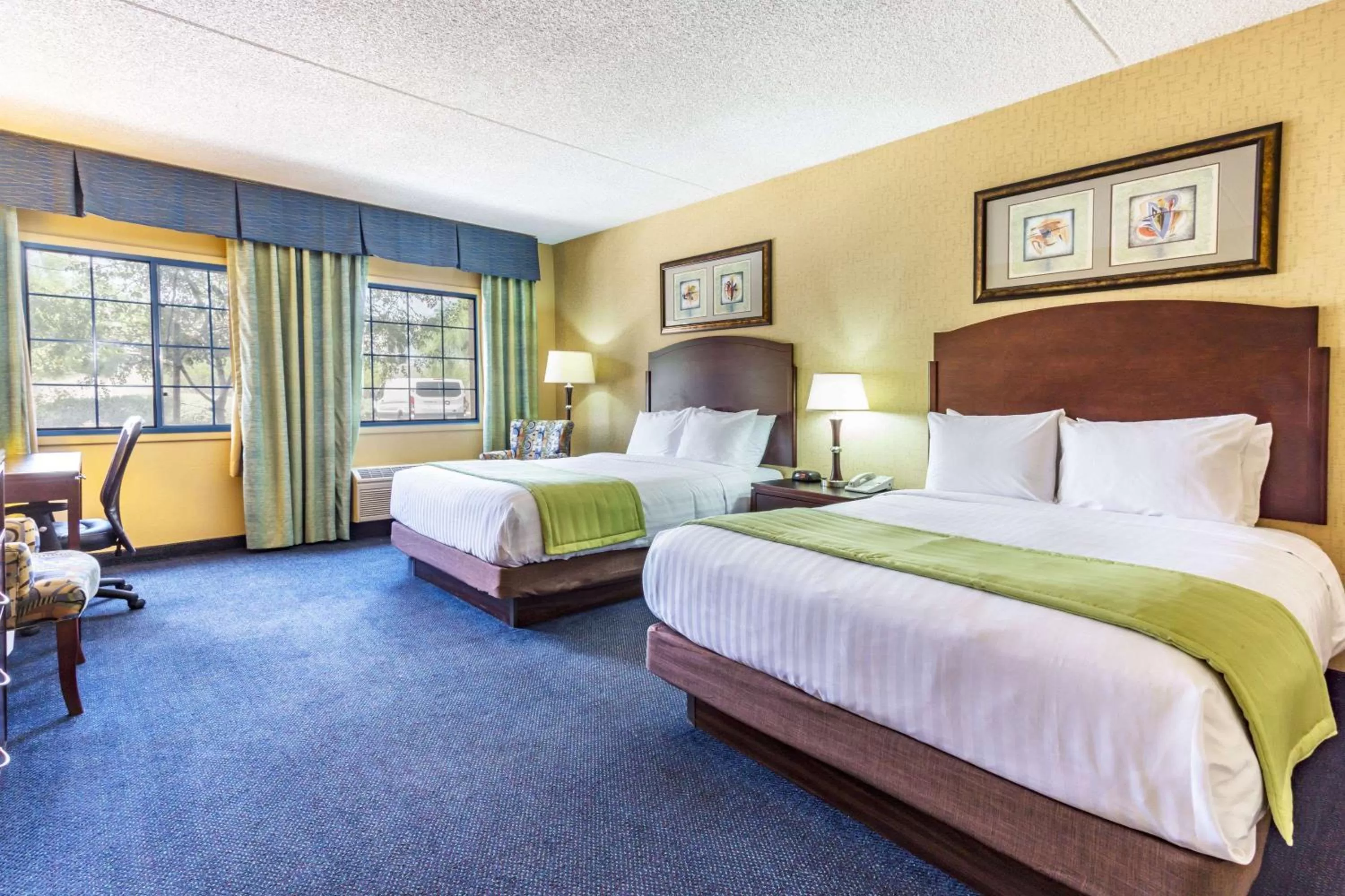 Photo of the whole room, Bed in Days Inn & Suites by Wyndham Mesa Near Phoenix