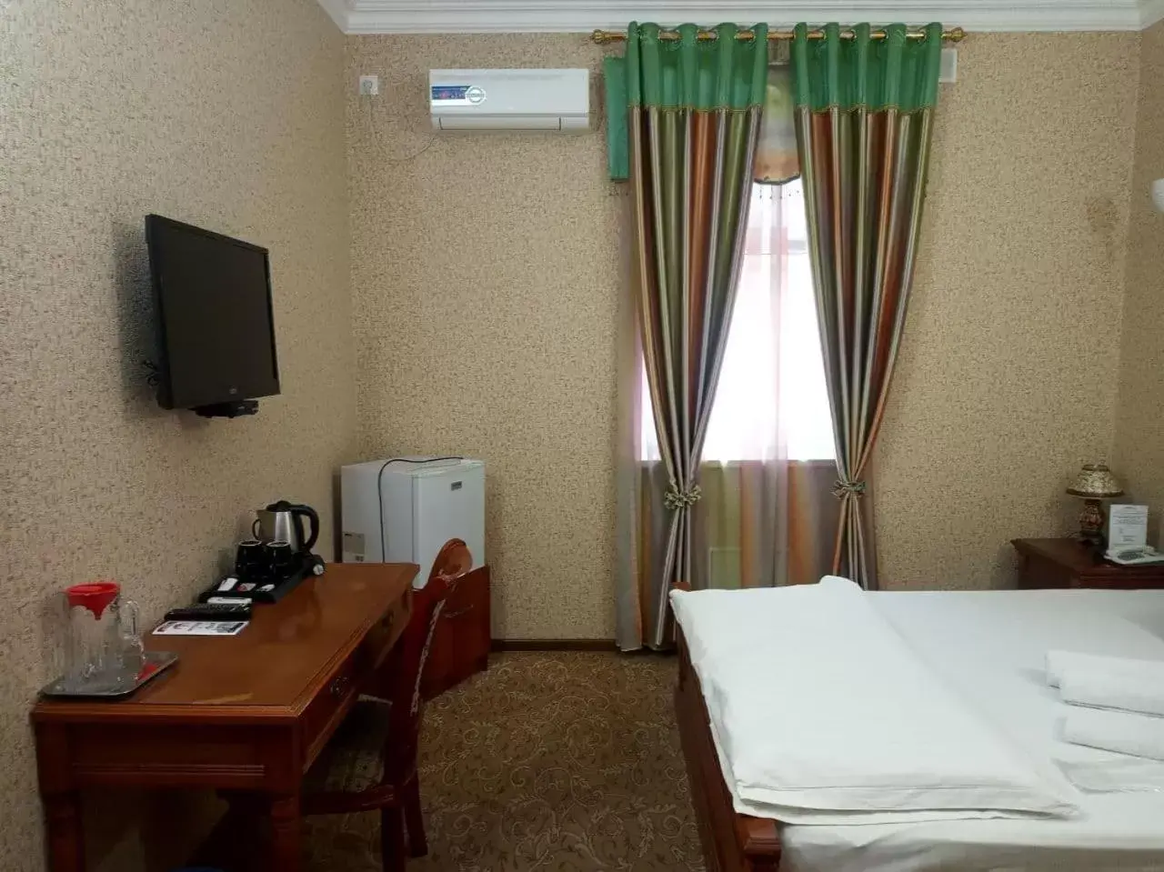 Single Room with Shower in Maximum Hotel Single Room with Shower in Maximum Hotel