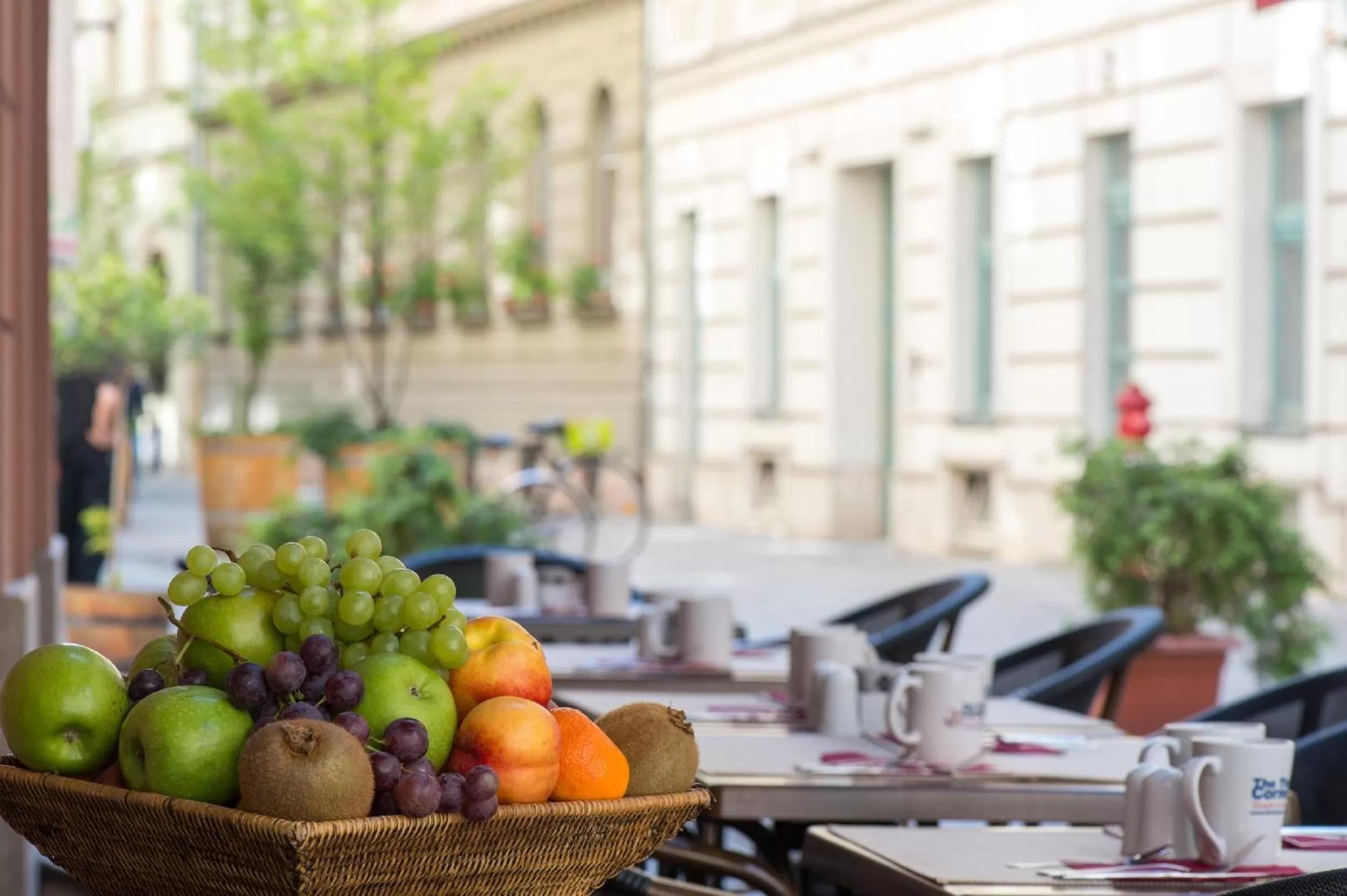 Restaurant/places to eat in Three Corners Hotel Art