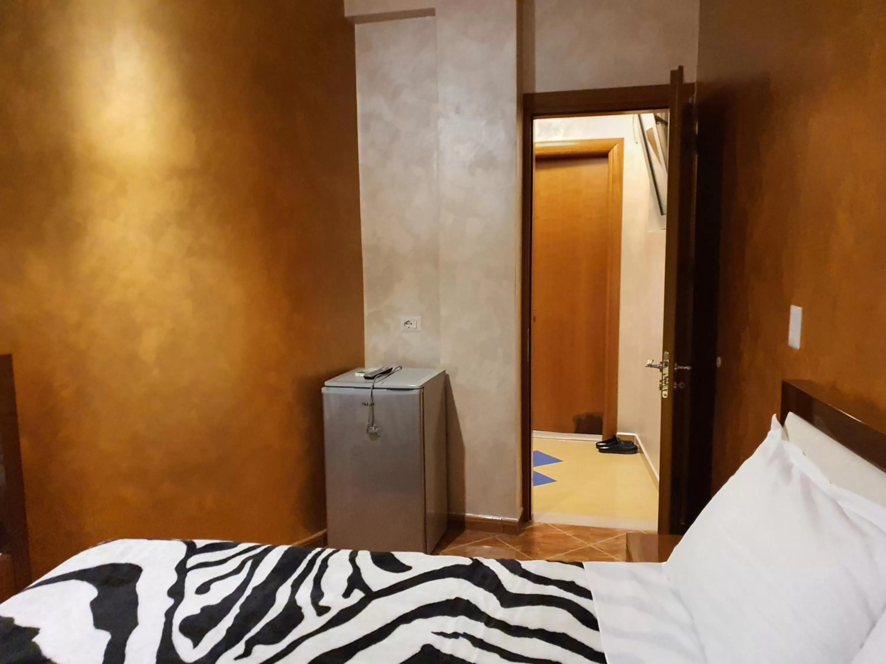 Bed in Kompleksi GJONI