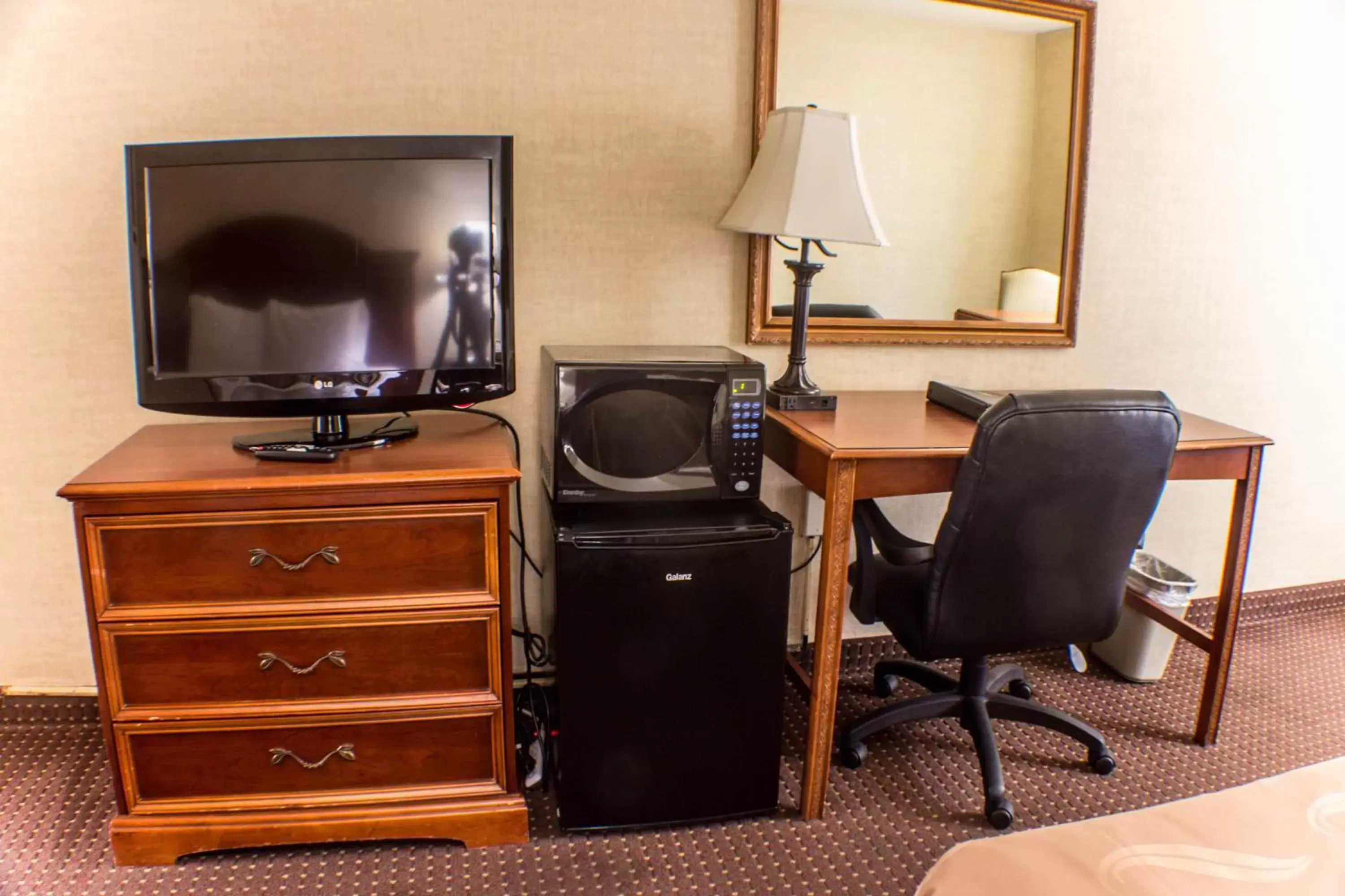 Queen Room with Two Queen Beds - Non-Smoking- Not Pet Friendly in Quality Inn & Suites Erie near Casino Queen Room with Two Queen Beds - Non-Smoking- Not Pet Friendly in Quality Inn & Suites Erie near Casino