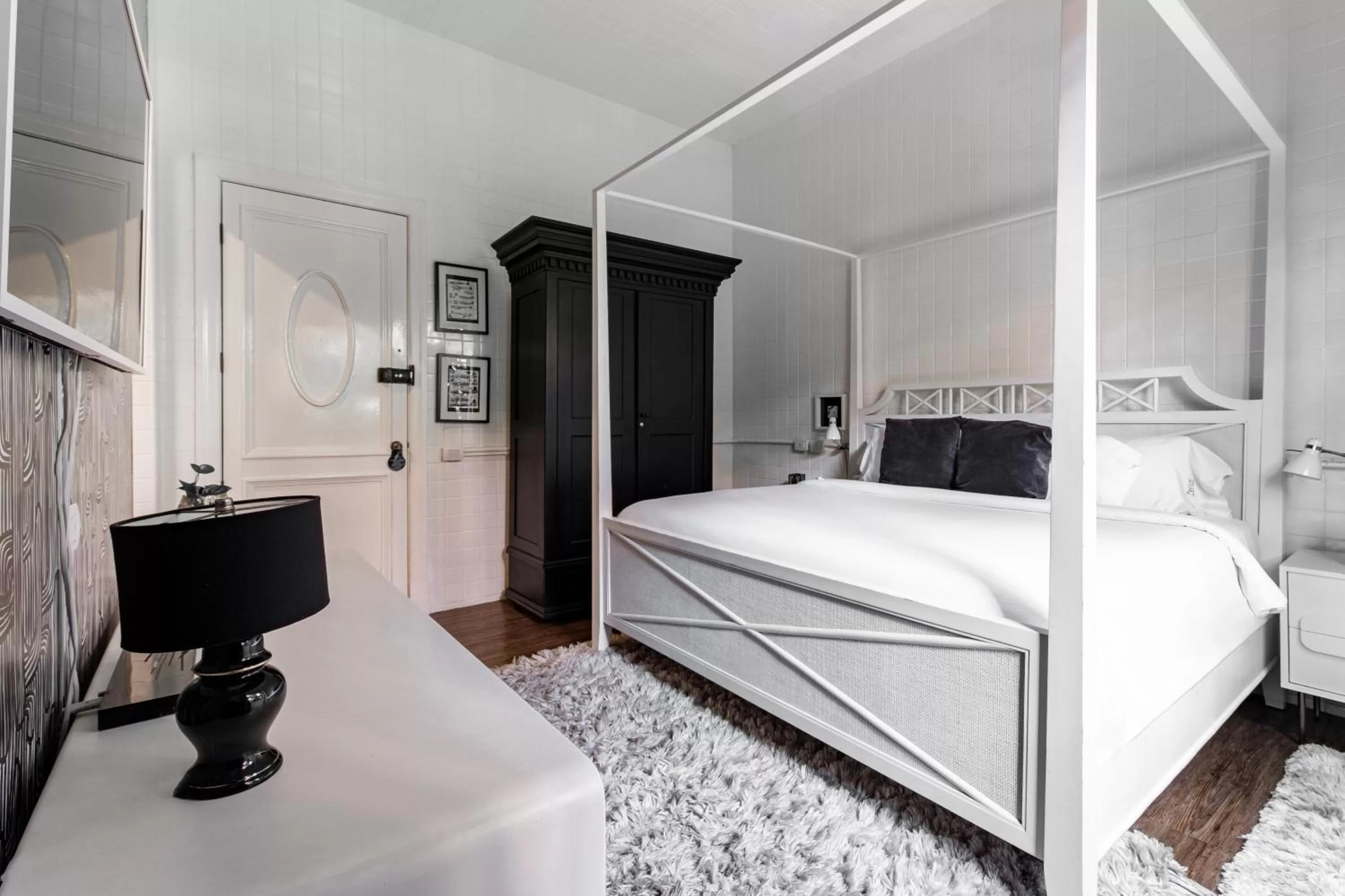 Bed in Pug Seal Polanco Anatole France