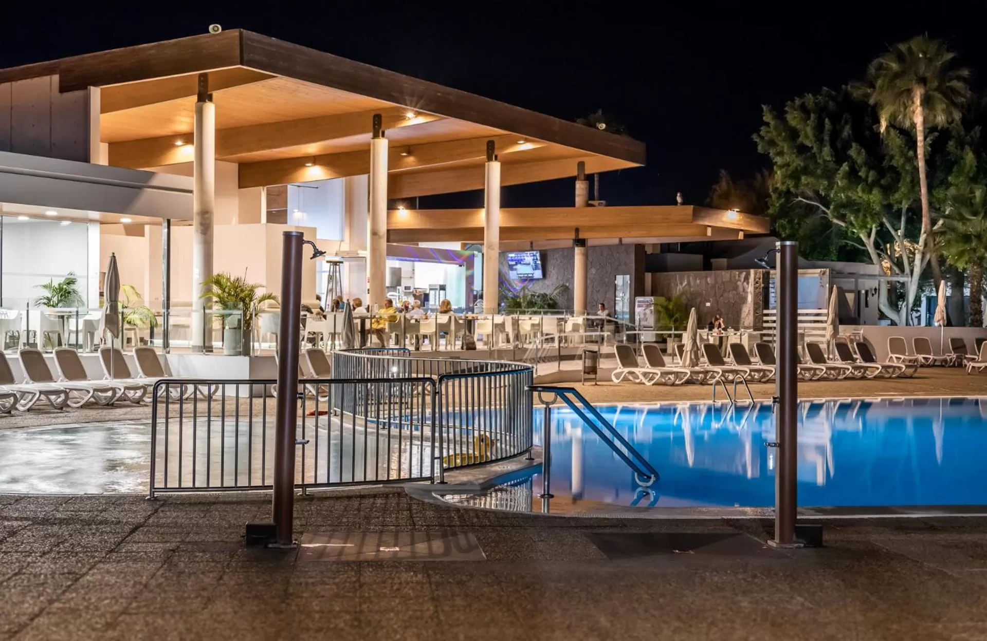 Night in Hyde Park Lane