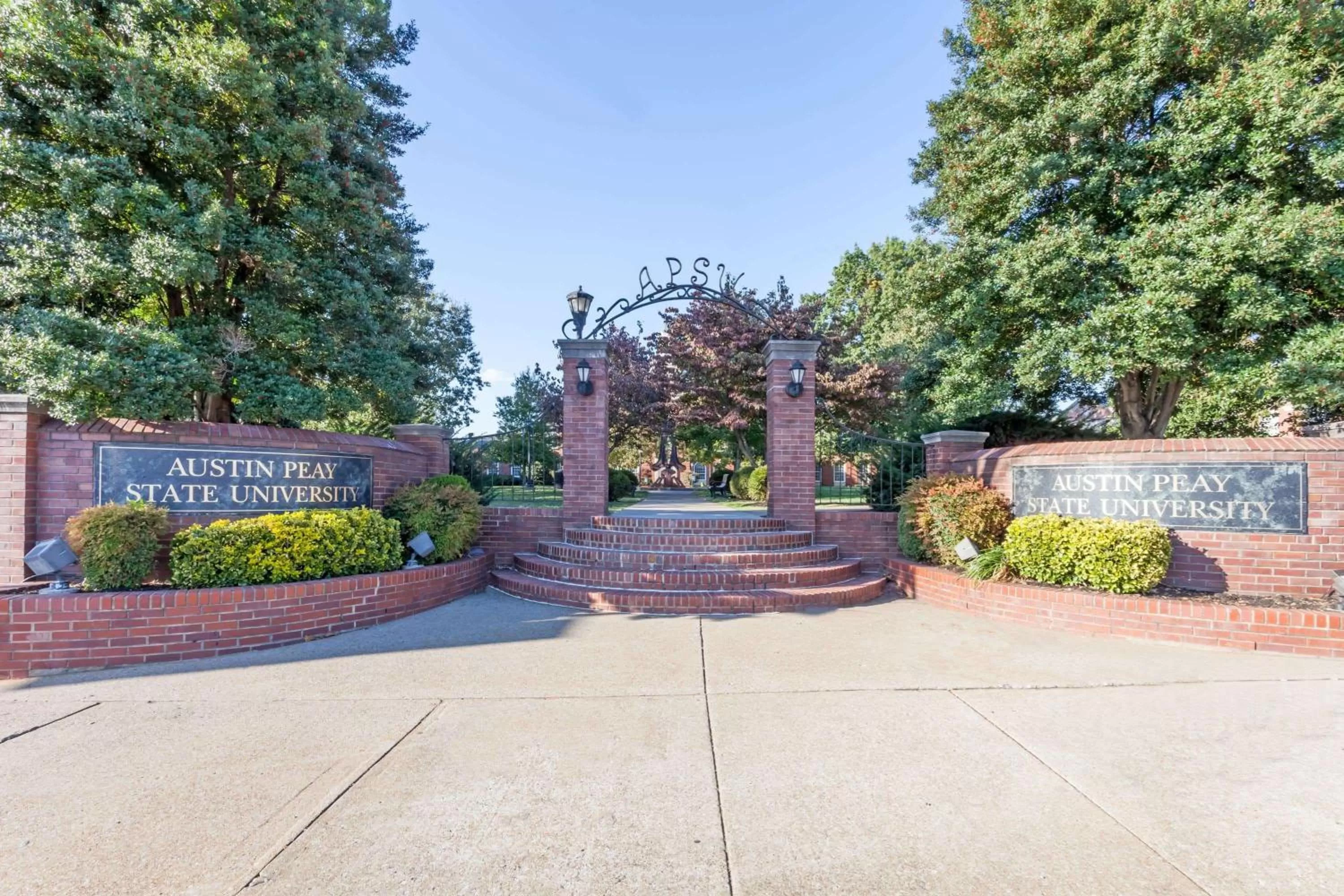 Off site in Travelodge by Wyndham Clarksville