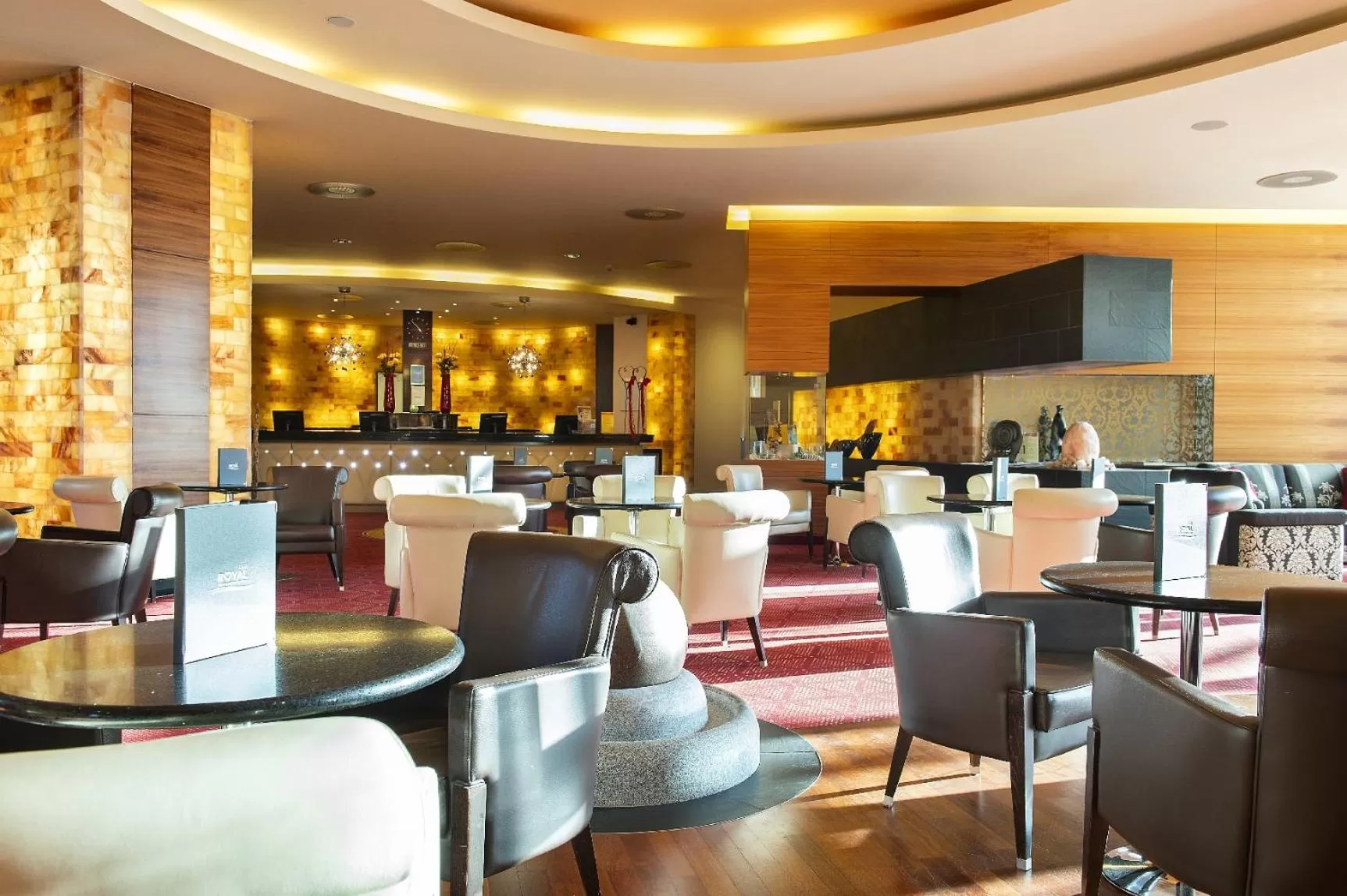 Lounge or bar in EurothermenResort Bad Ischl - Hotel Royal 4-Sterne Superior