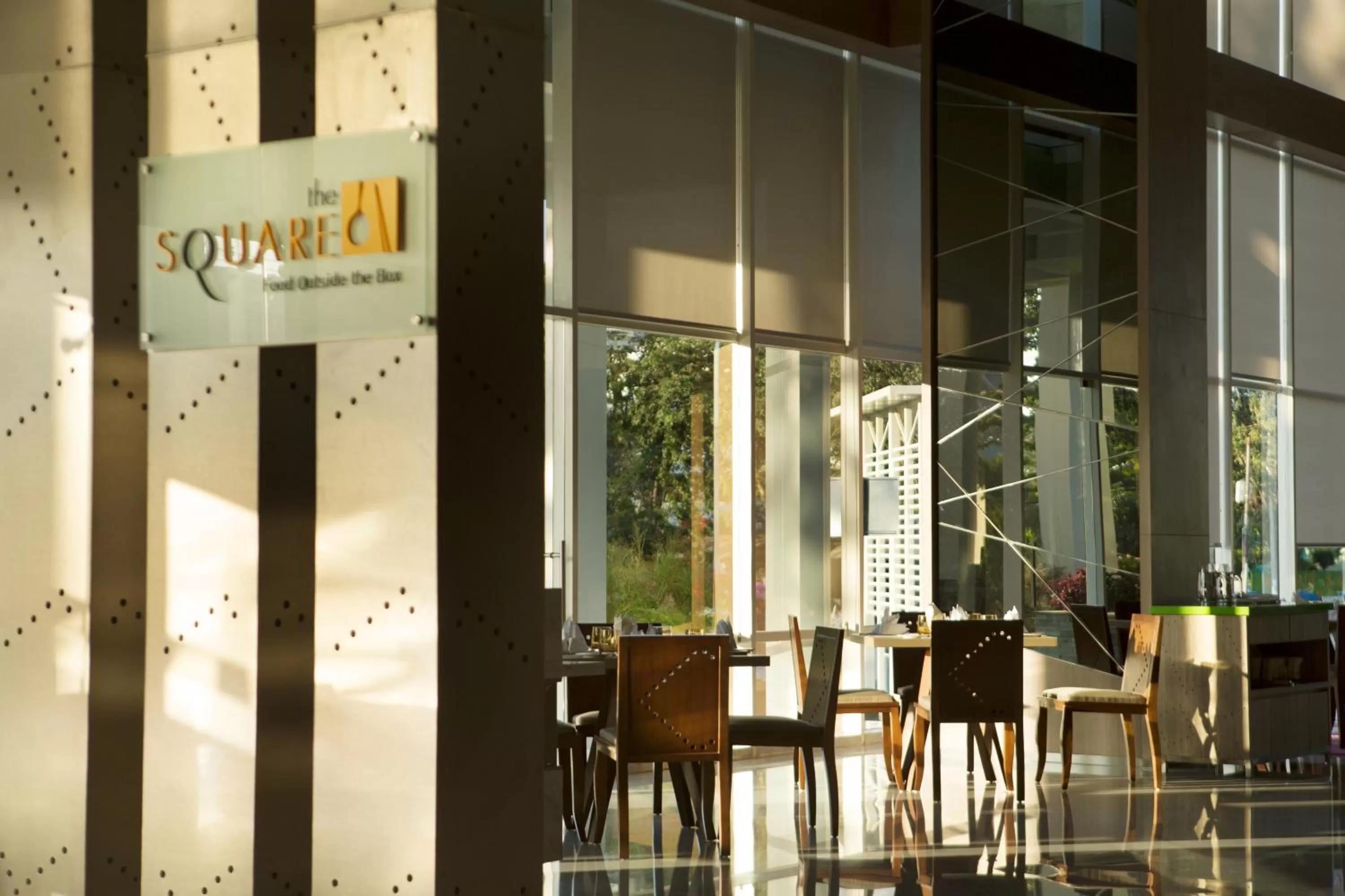 Restaurant/places to eat in Novotel Makassar Grand Shayla