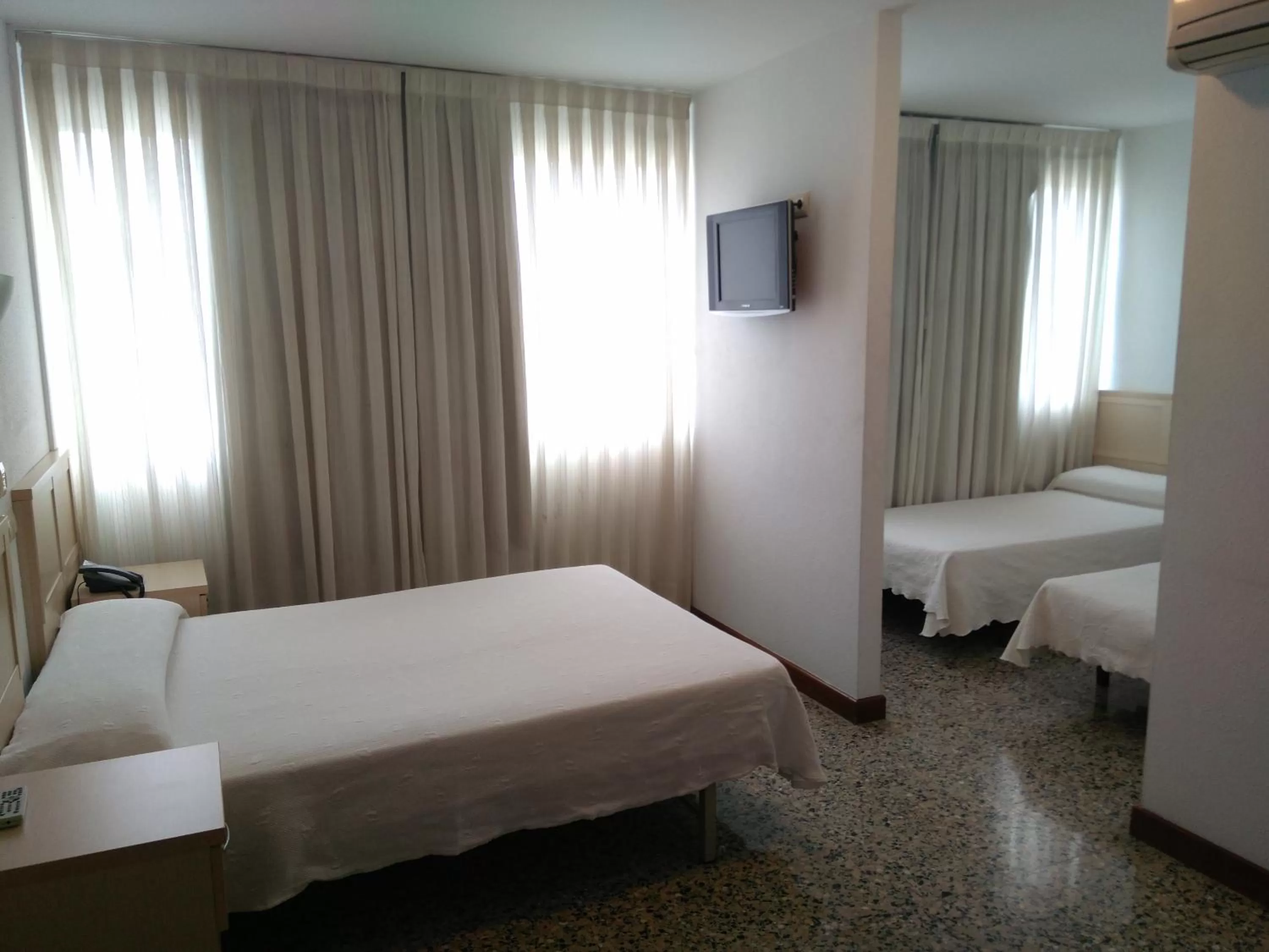 Photo of the whole room, Bed in Hotel Cogullada