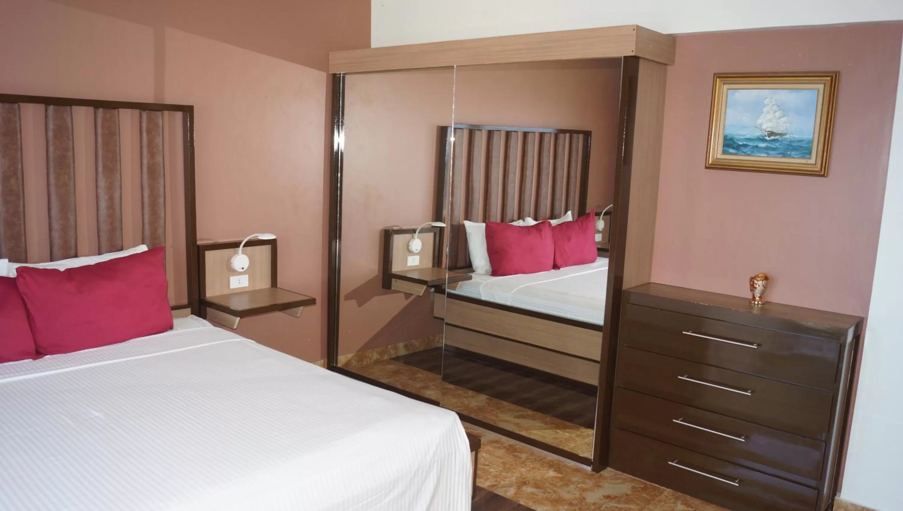 Bedroom, Bed in Panglao Sea Resort - Tangnan