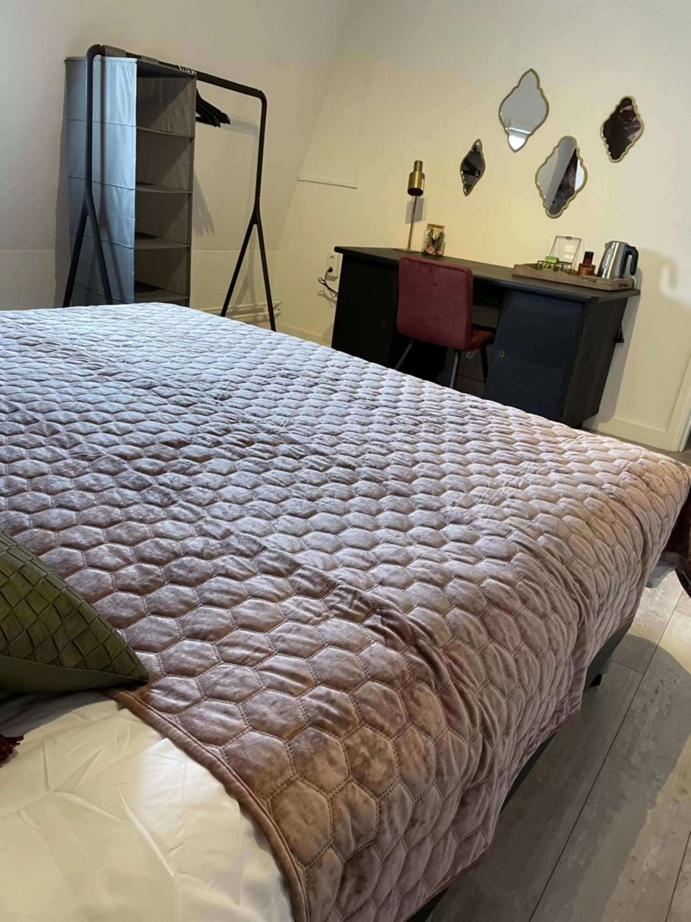 Bedroom, Bed in BnB Bruxelles - Studios & Apartments