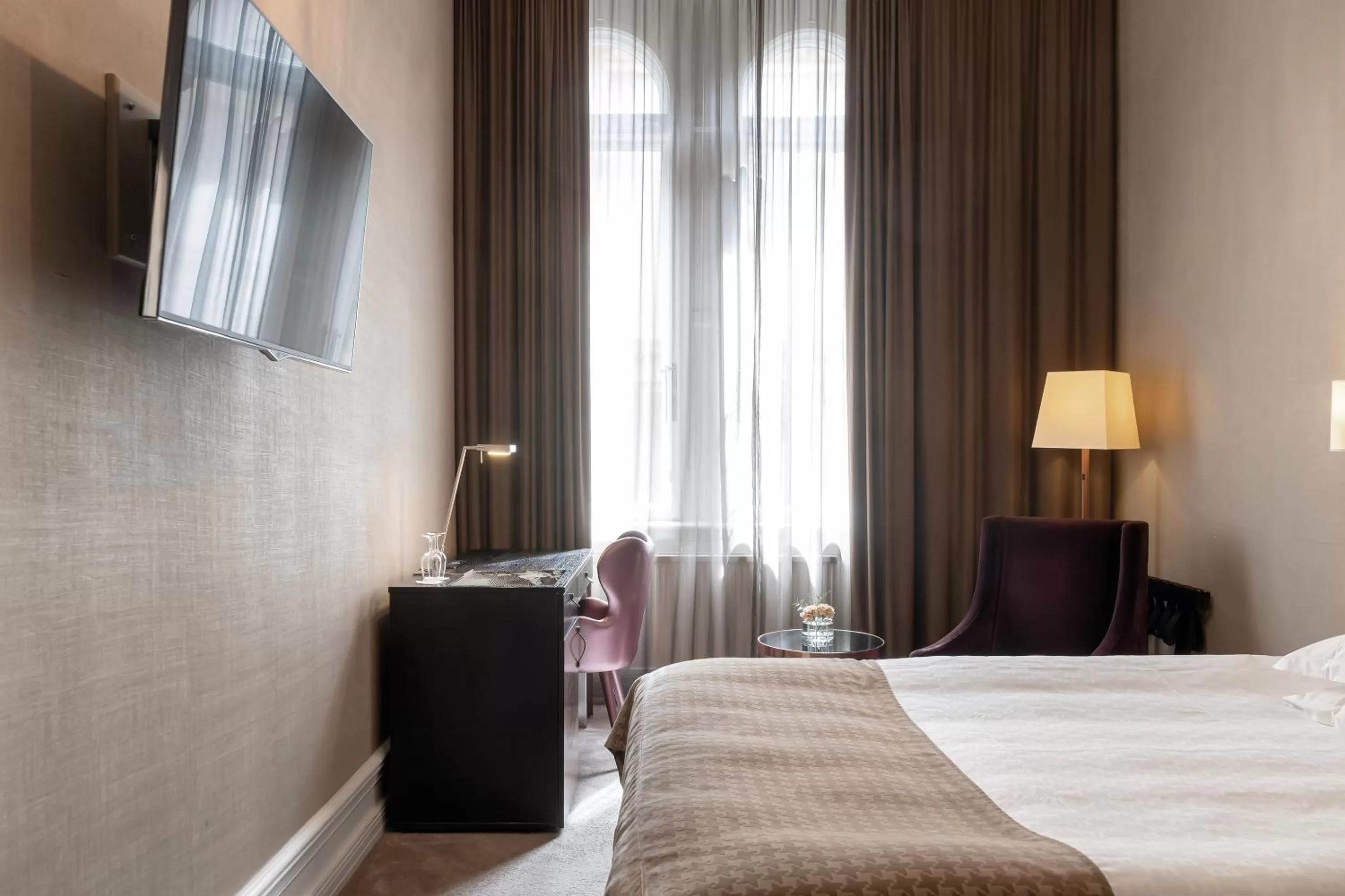 Photo of the whole room, Bed in Elite Plaza Hotel