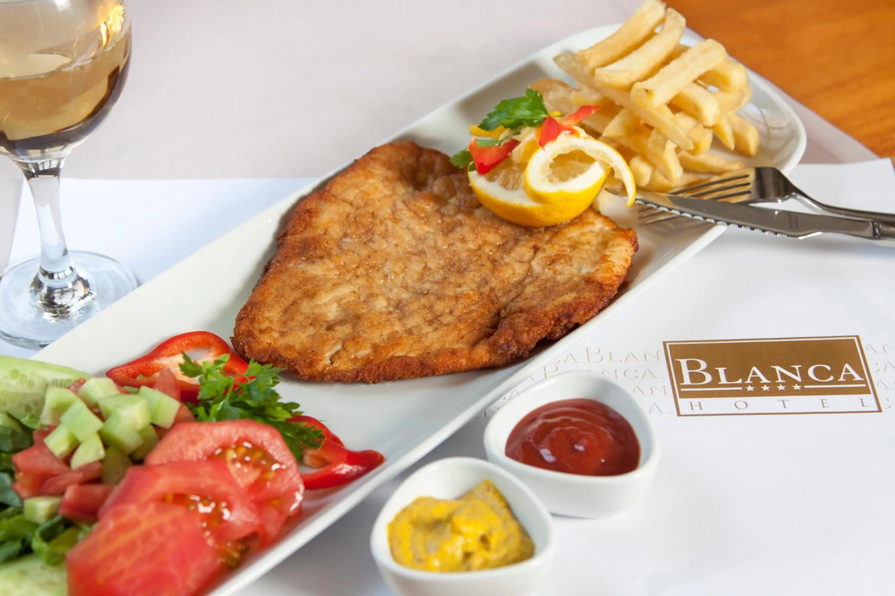 Restaurant/places to eat in Blanca Hotel