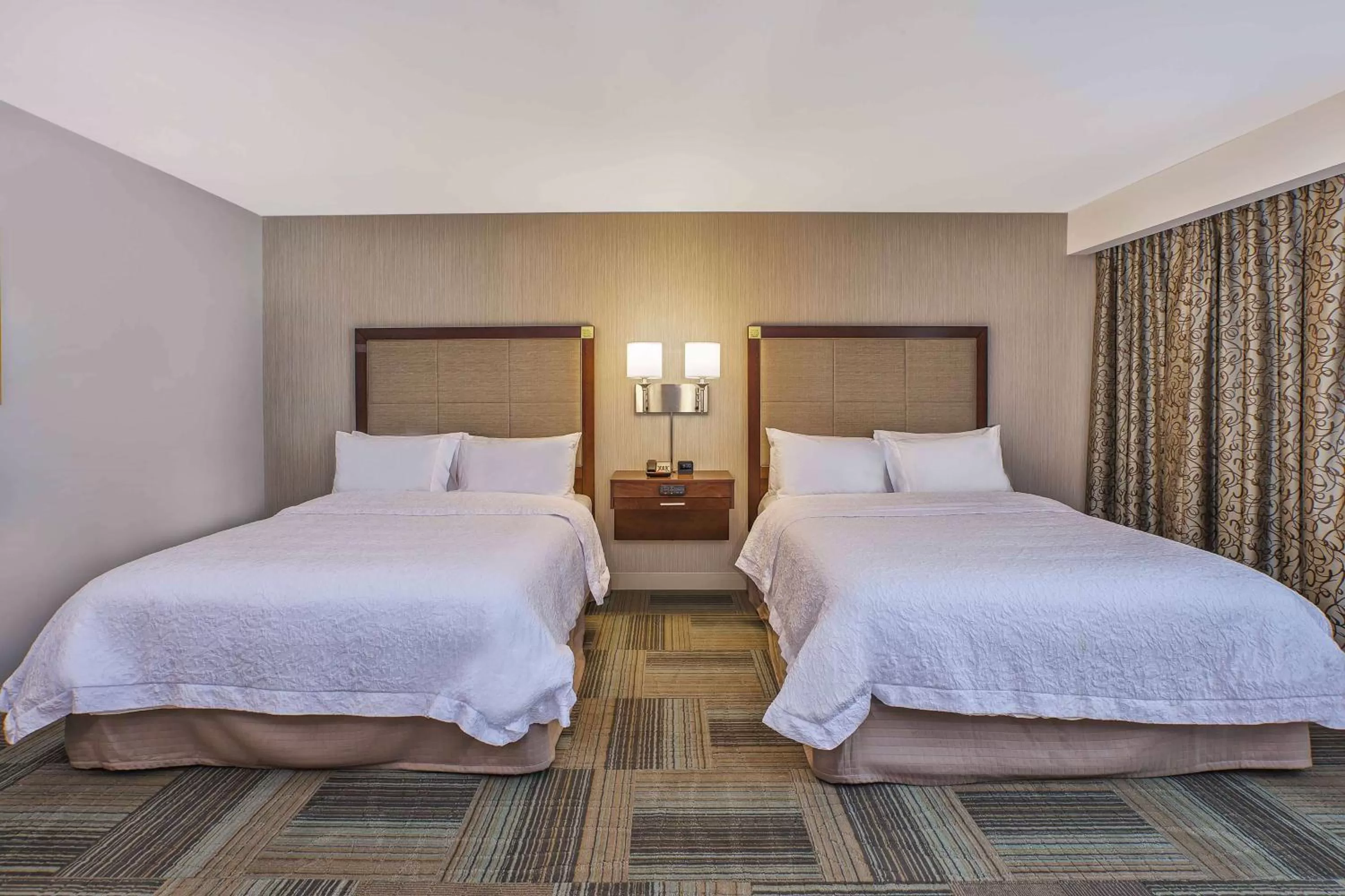Bed in Hampton Inn by Hilton West Bloomfield Novi
