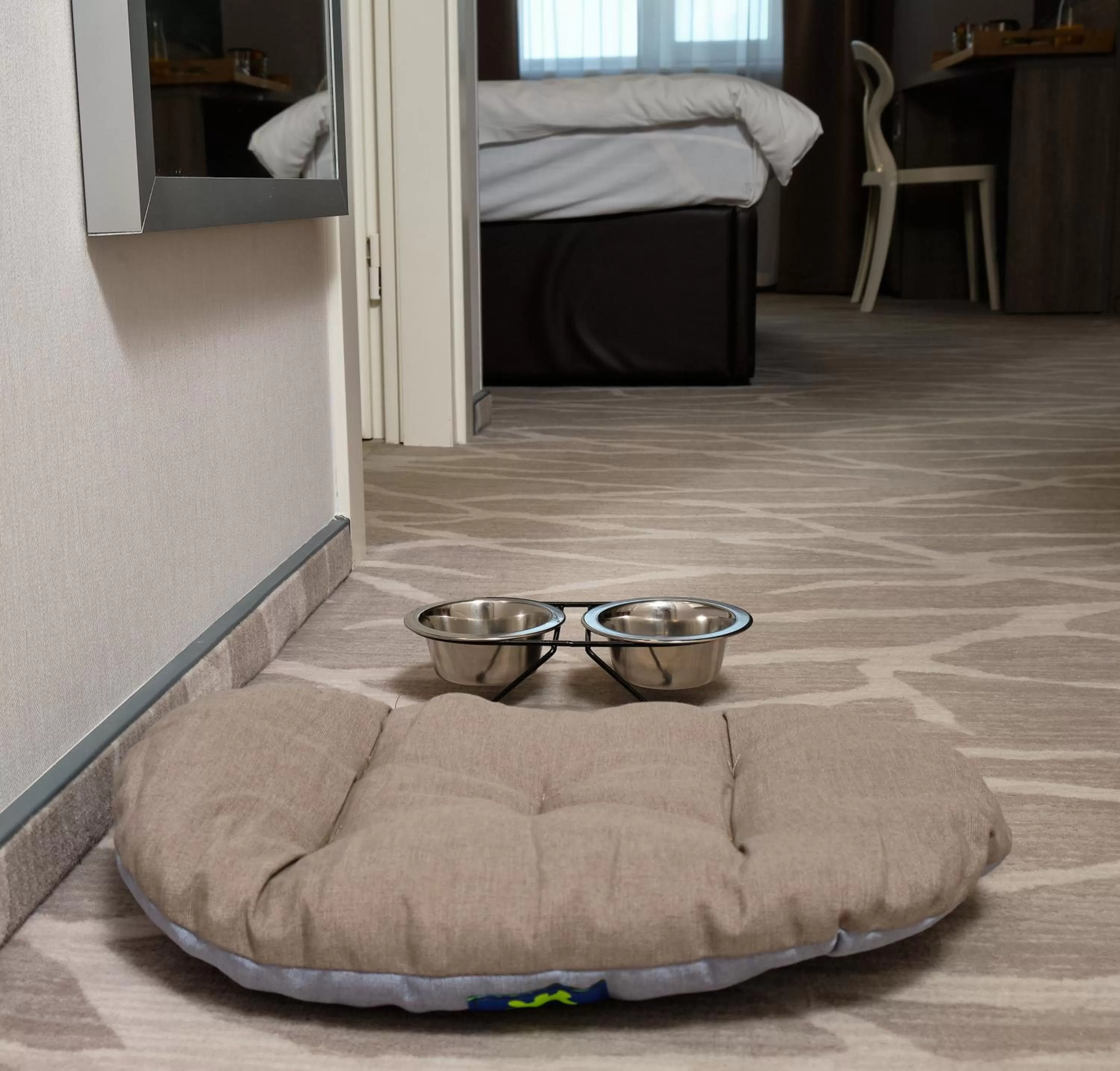 Animals, Bed in Radisson Hotel City Centre Odesa