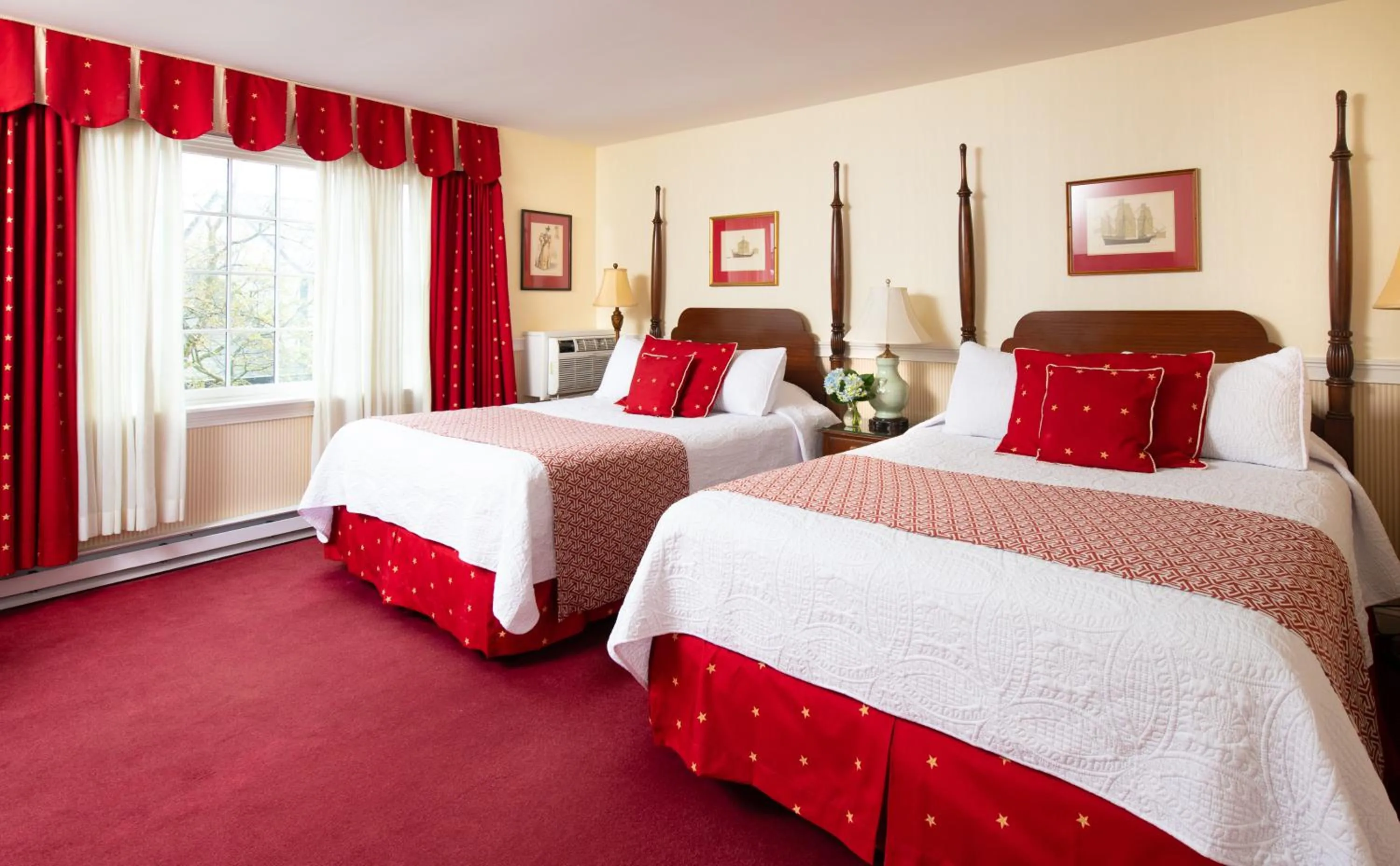 Bed in America's Cup Inn Newport