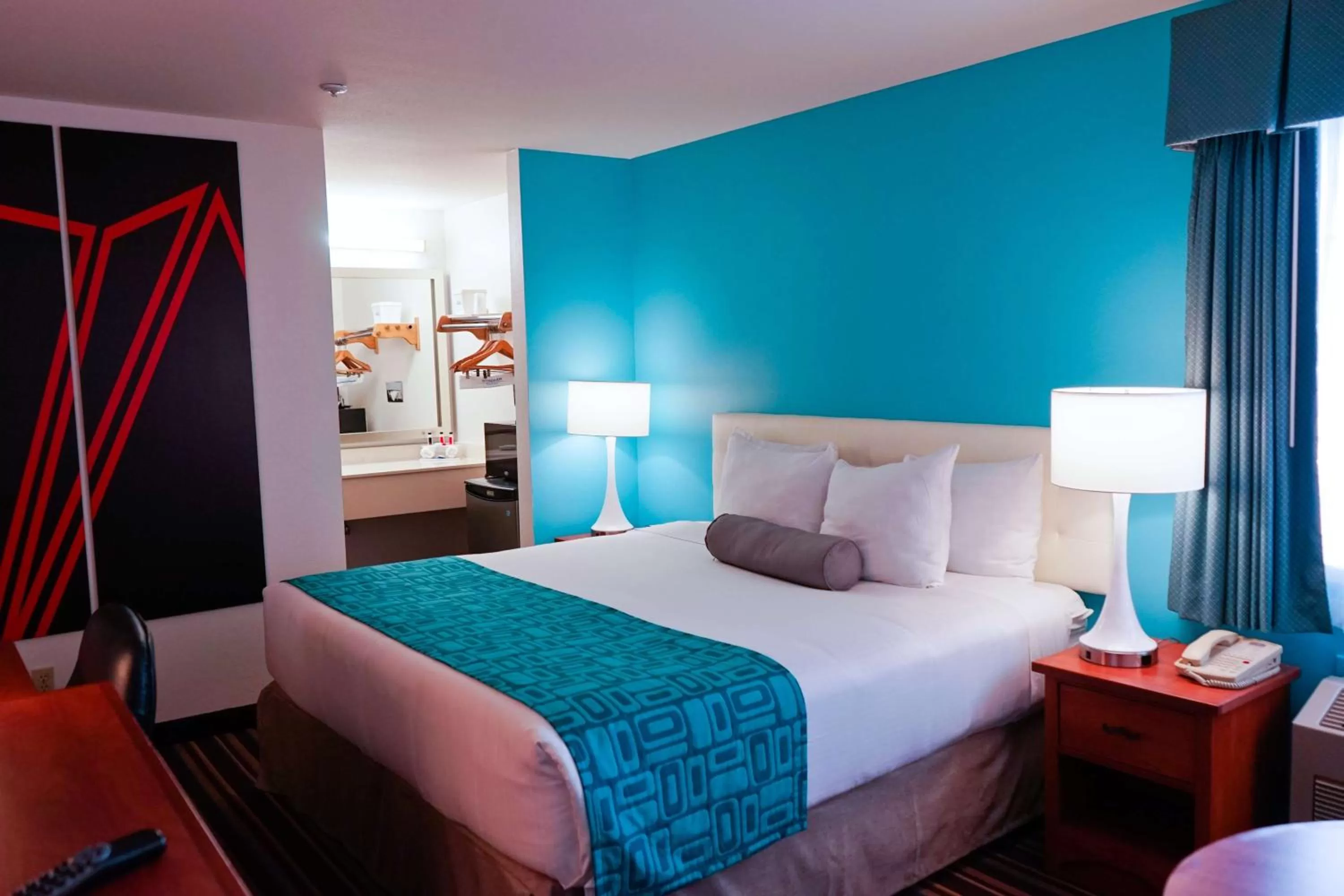 Photo of the whole room, Bed in Howard Johnson by Wyndham Salinas