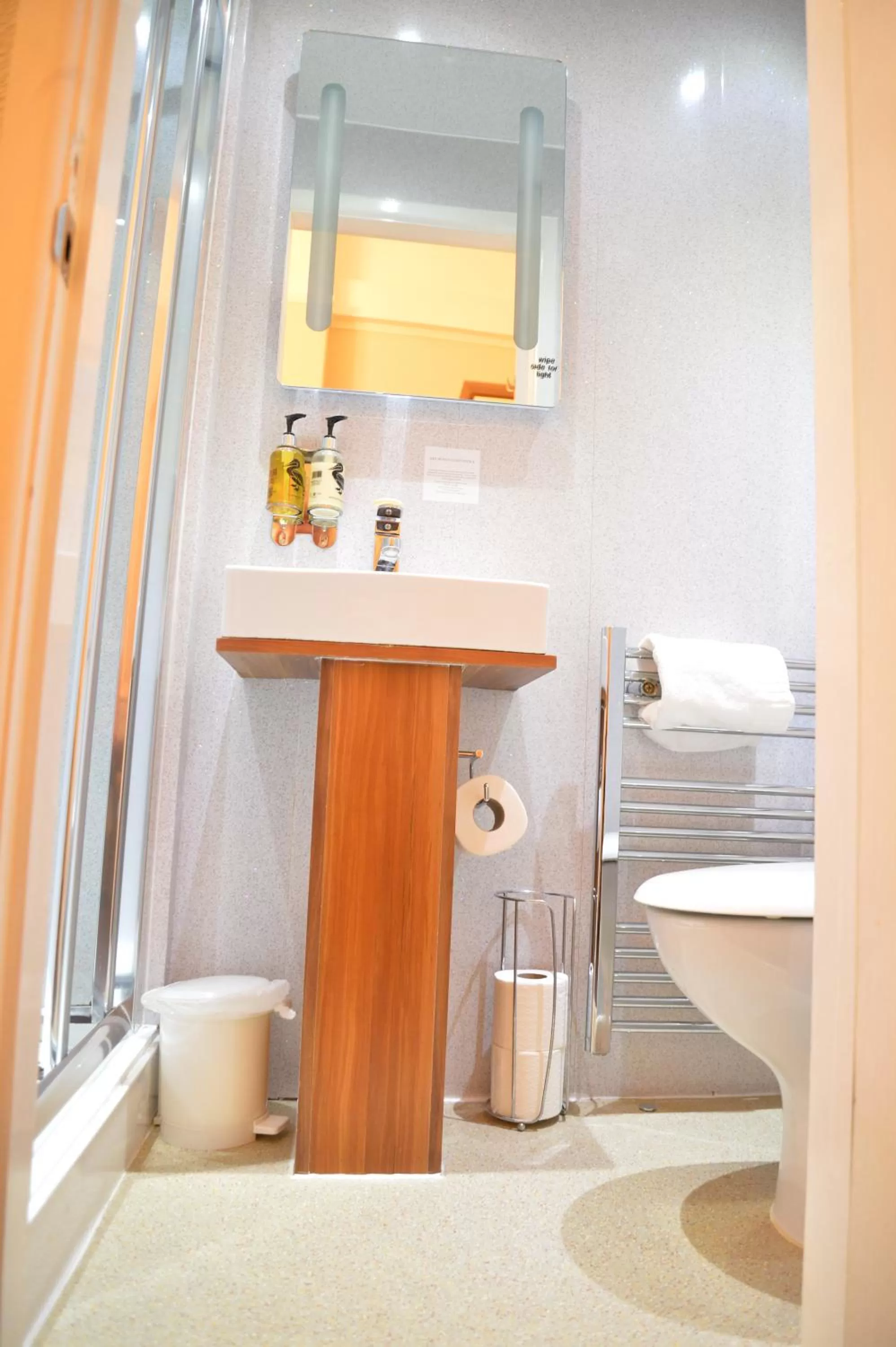 Lauriston & Lawton Court Hotel