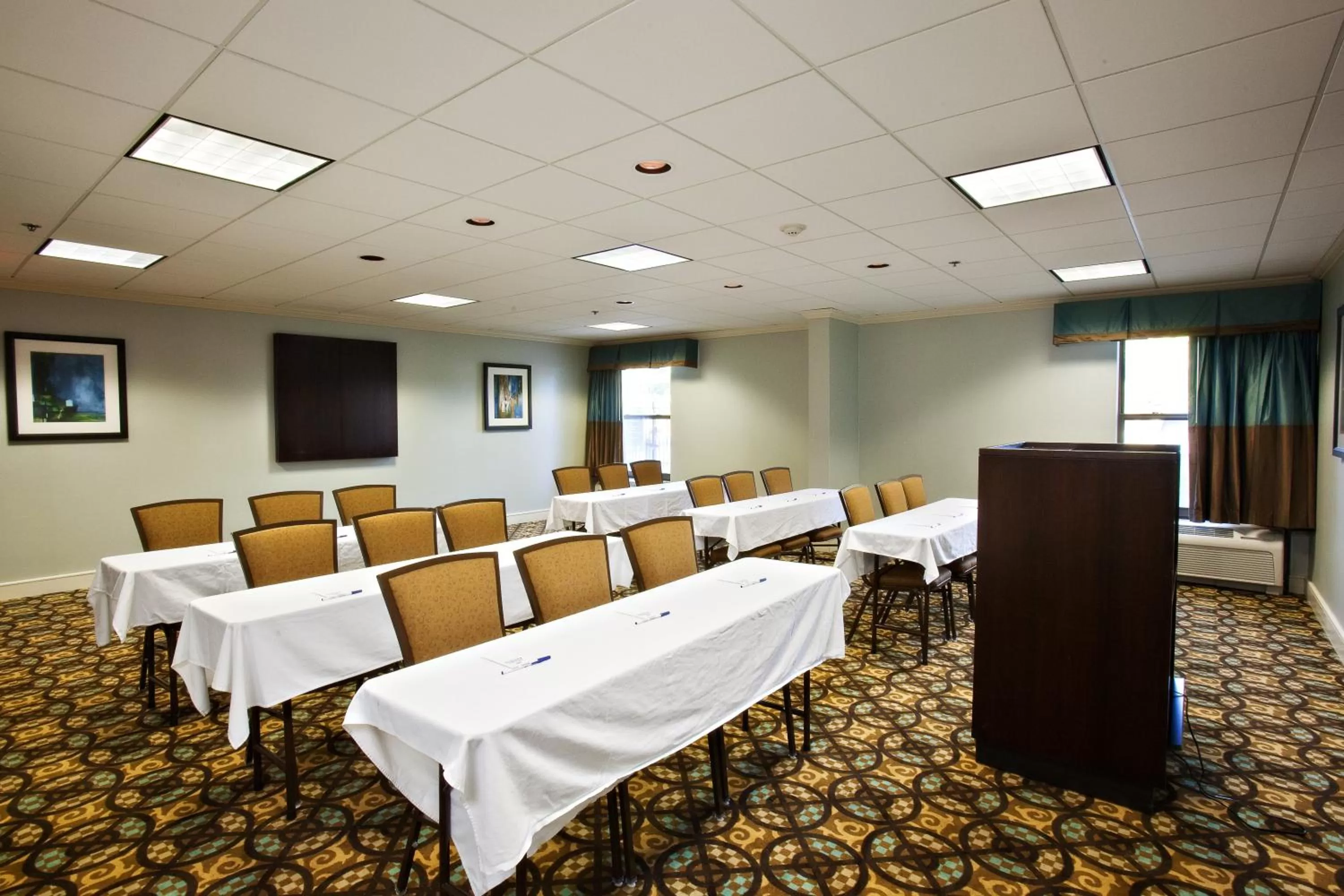 Meeting/conference room in Holiday Inn Express Indianapolis Airport by IHG