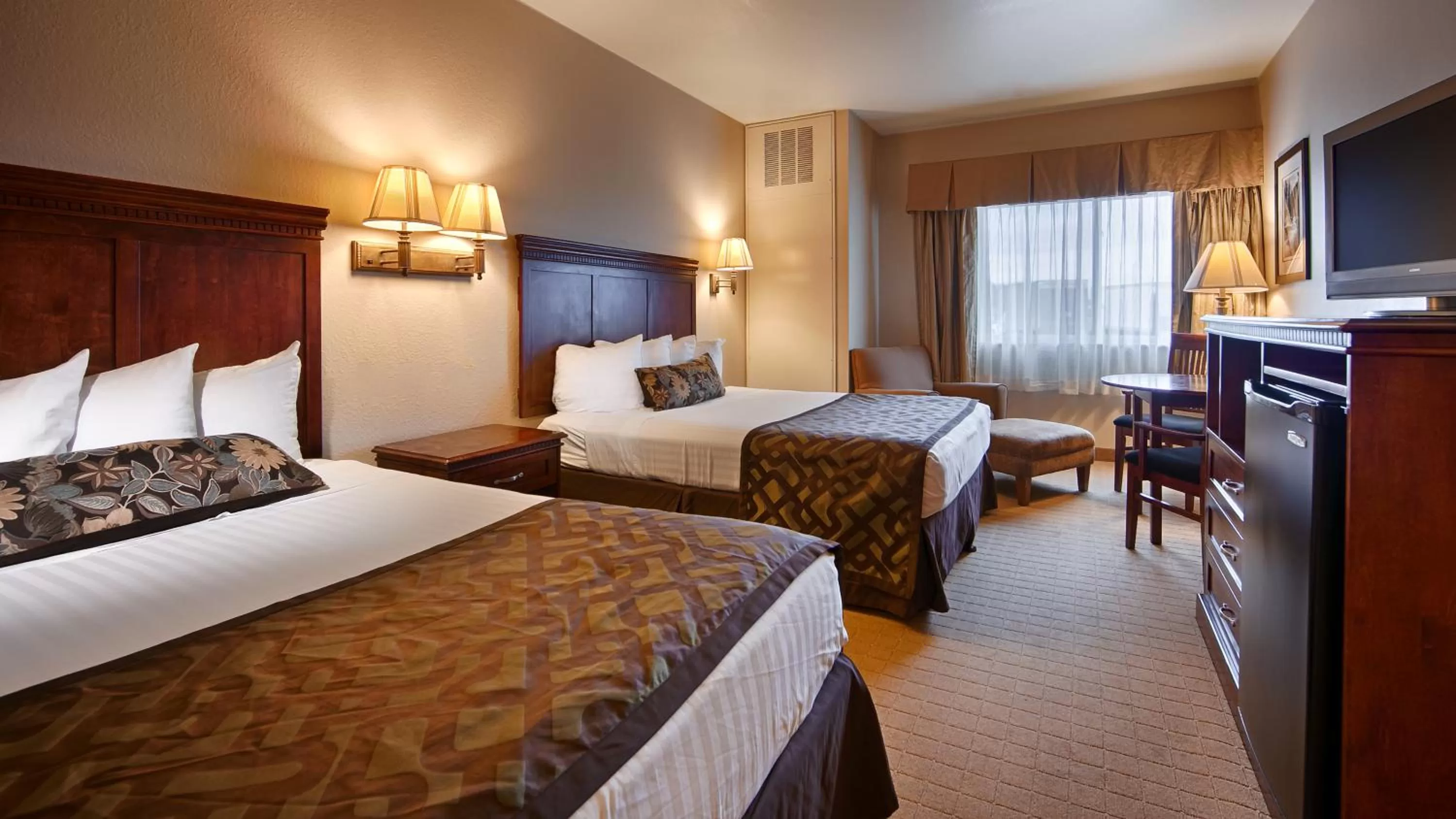 Photo of the whole room, Bed in Montcler Hotel & Conference Center, Trademark by Wyndham