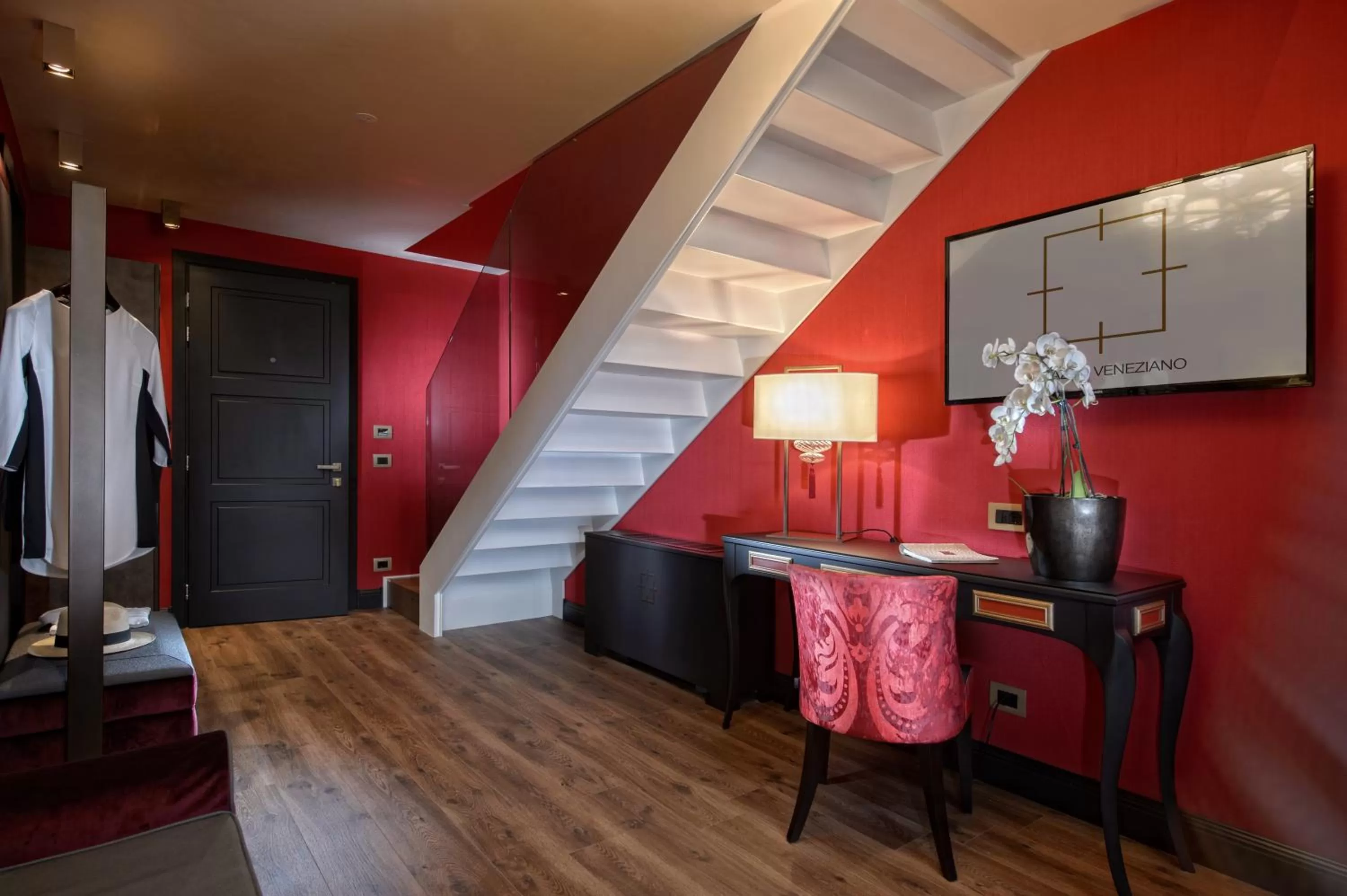 Bed in Palazzo Veneziano - Venice Collection