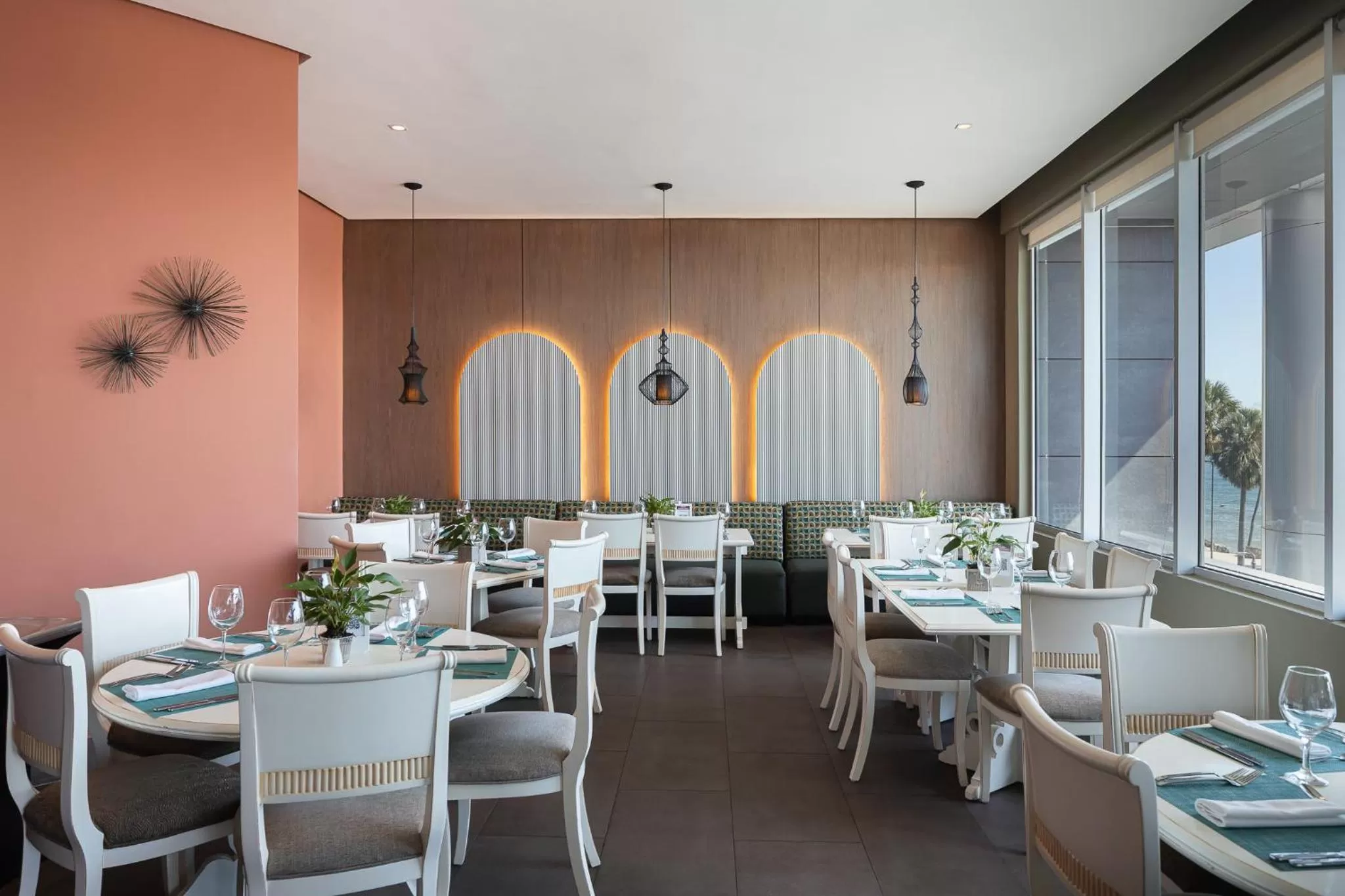 Restaurant/places to eat in Crowne Plaza Santo Domingo by IHG