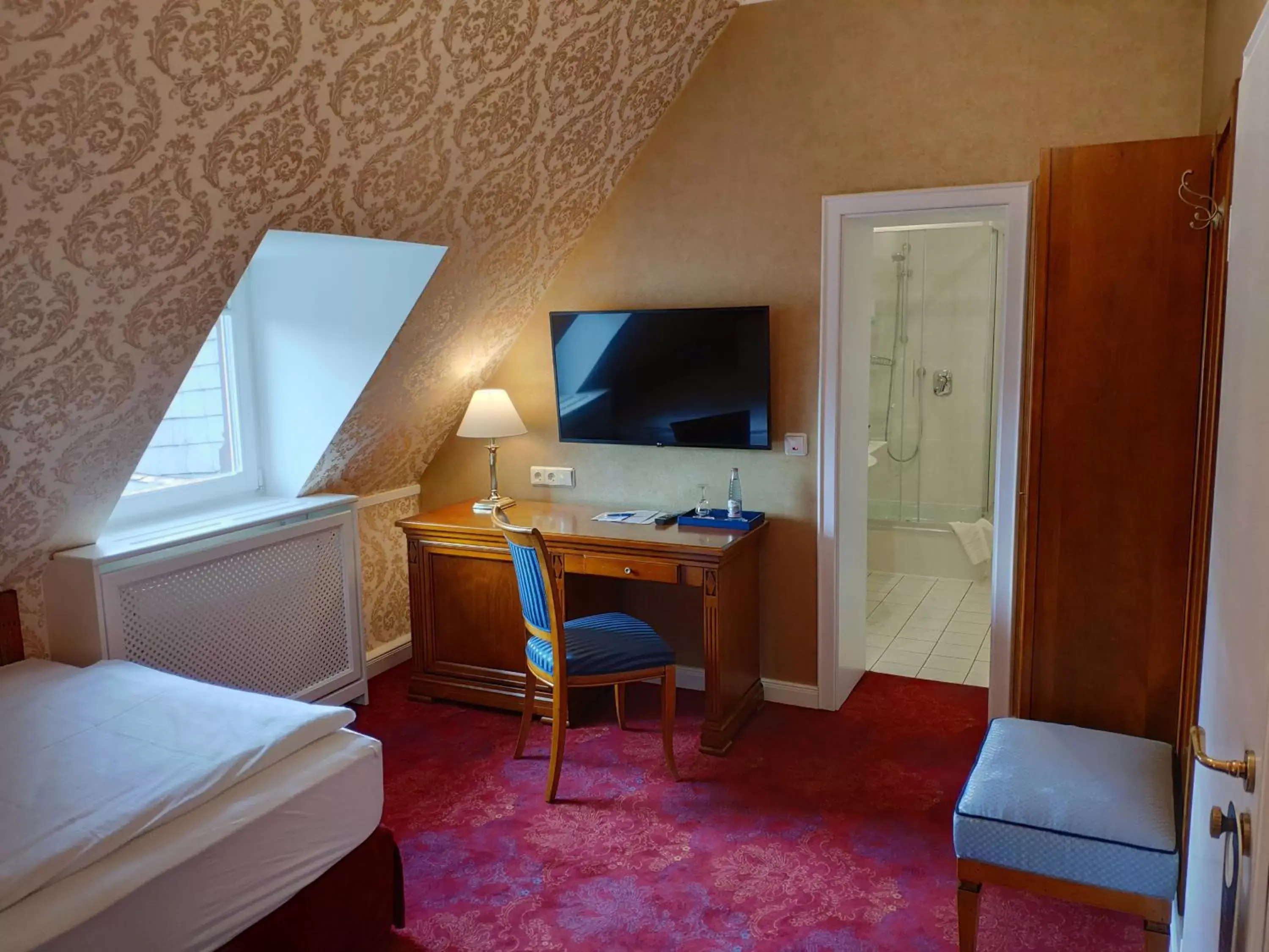 Deluxe Single Room + Child in Hotel Erbprinzenpalais Deluxe Single Room + Child in Hotel Erbprinzenpalais