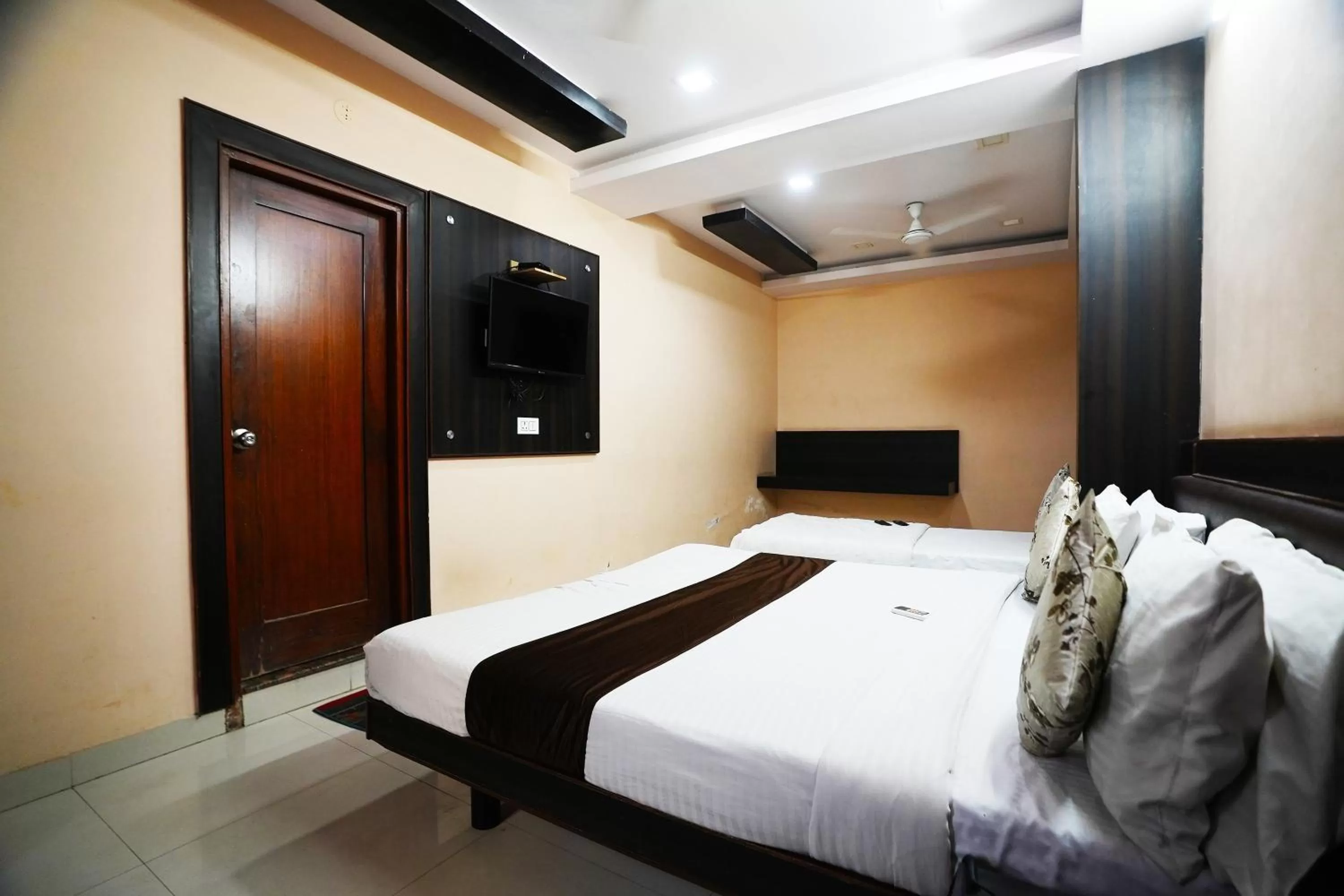 Bedroom, Bed in Hotel Madurai