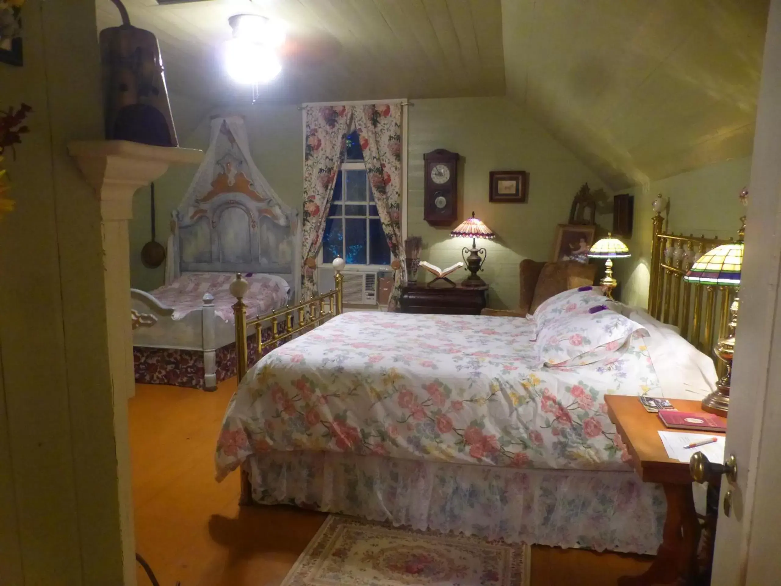 Quadruple Room with Bathroom in Mulberry Lavender Farm and B&B Quadruple Room with Bathroom in Mulberry Lavender Farm and B&B