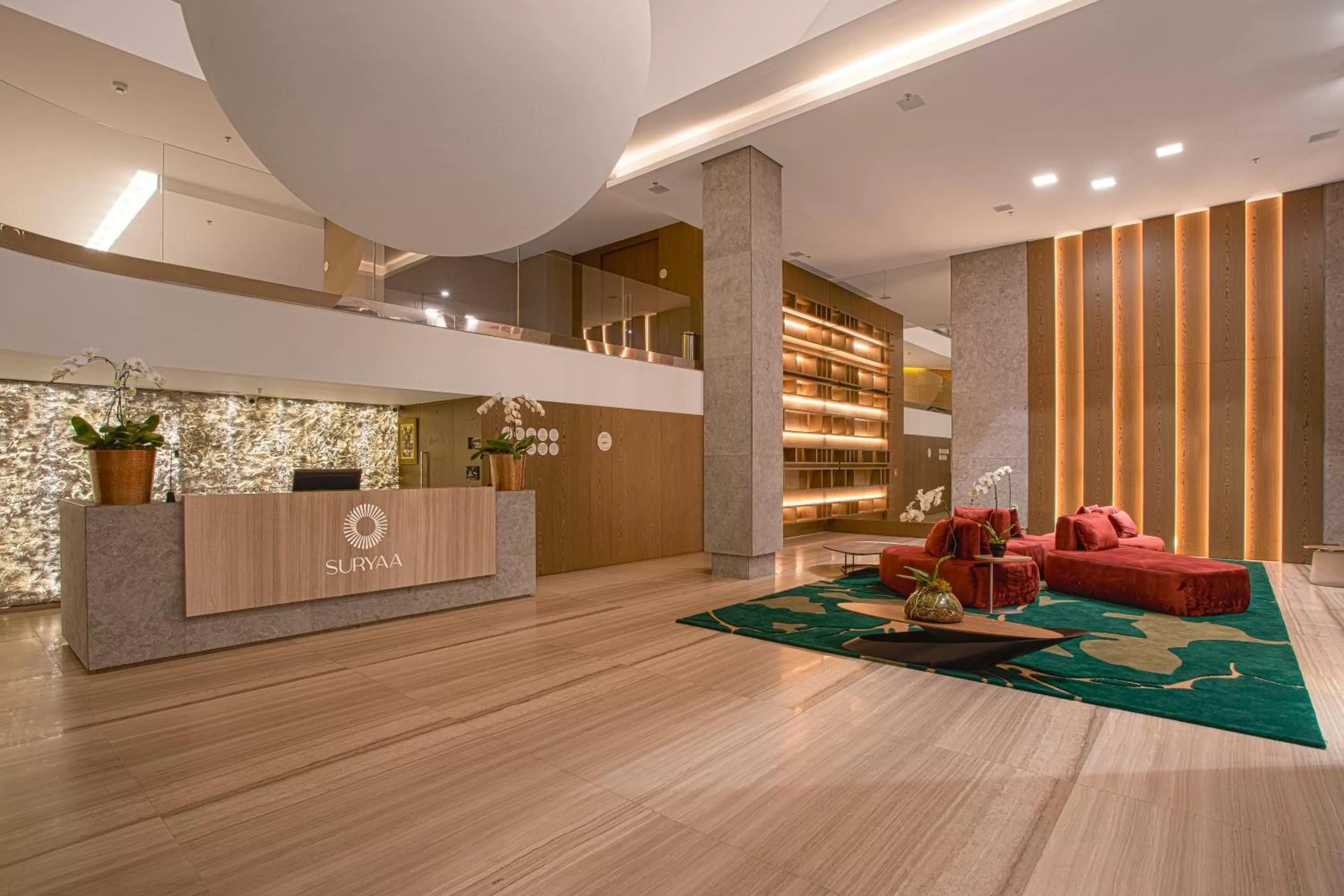 Lobby or reception in Suryaa Hotel Pinhais, Curio Collection by Hilton