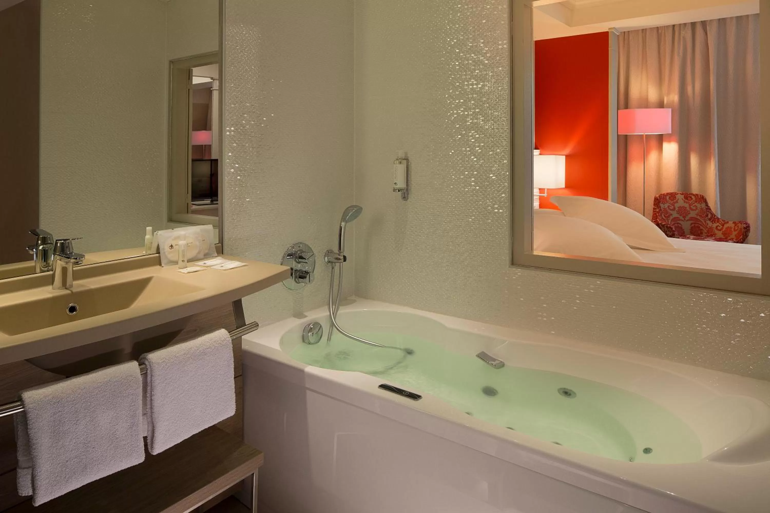 Bathroom, Bed in Hôtel & SPA Oceania L'Univers Tours