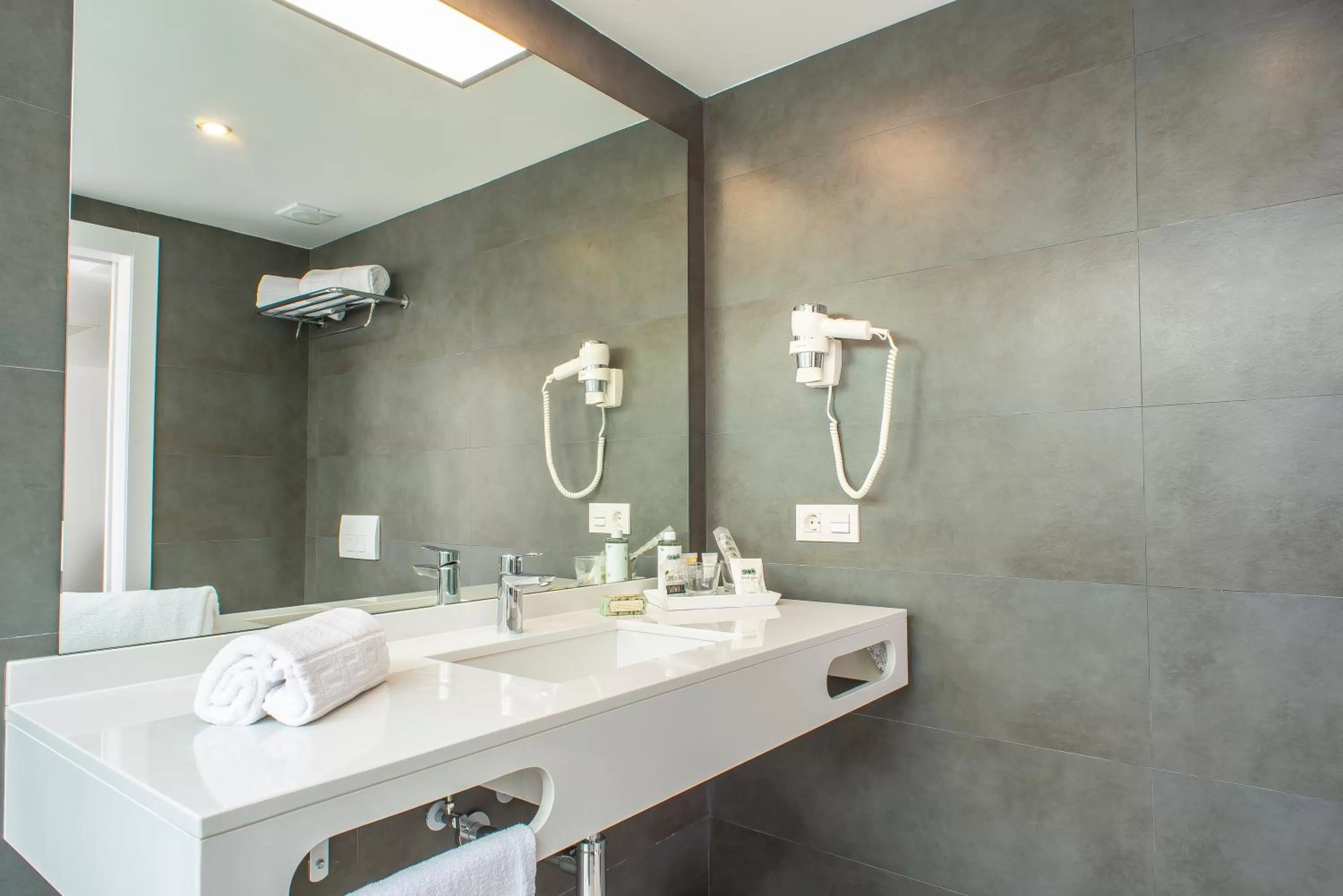 Bathroom in Hotel Taimar