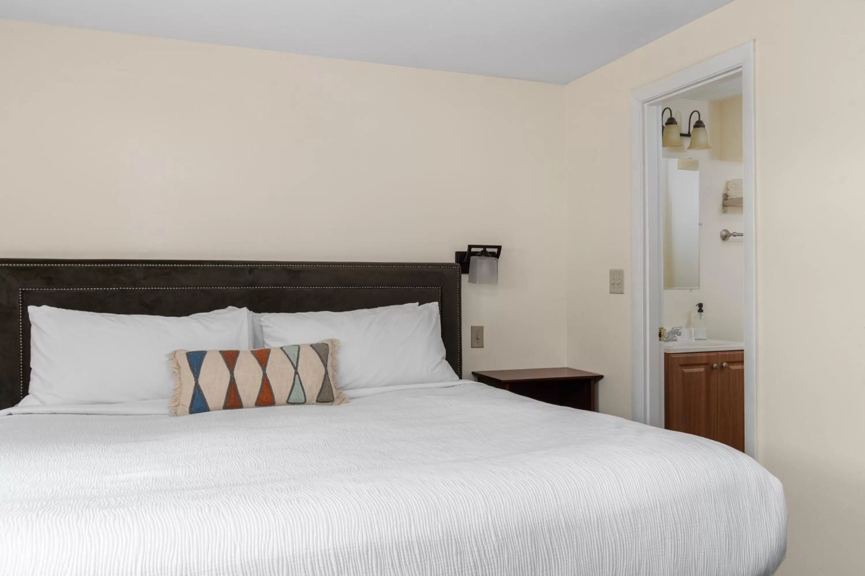 Bedroom, Bed in The Beverly