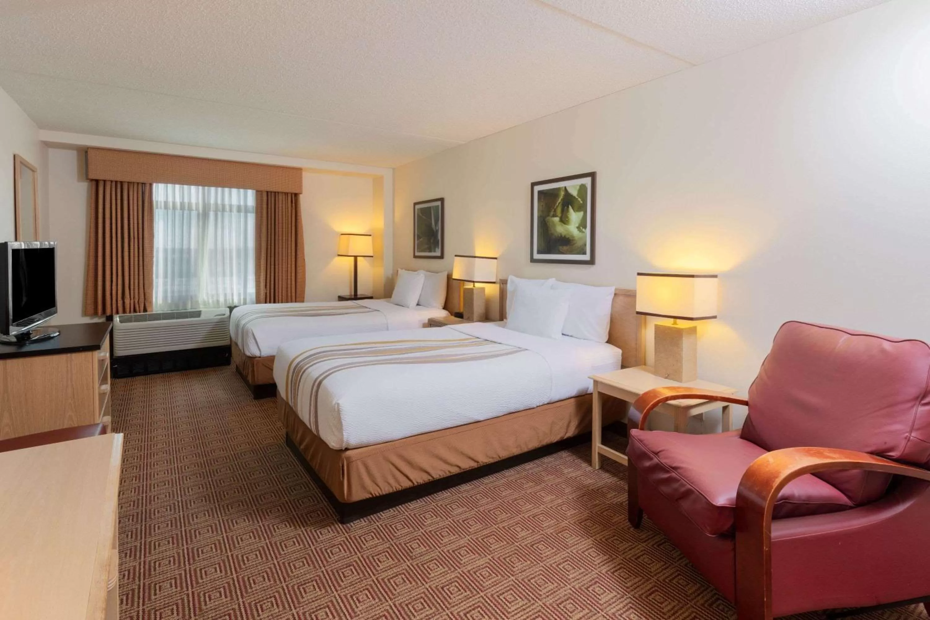 Photo of the whole room, Bed in La Quinta by Wyndham Garden City