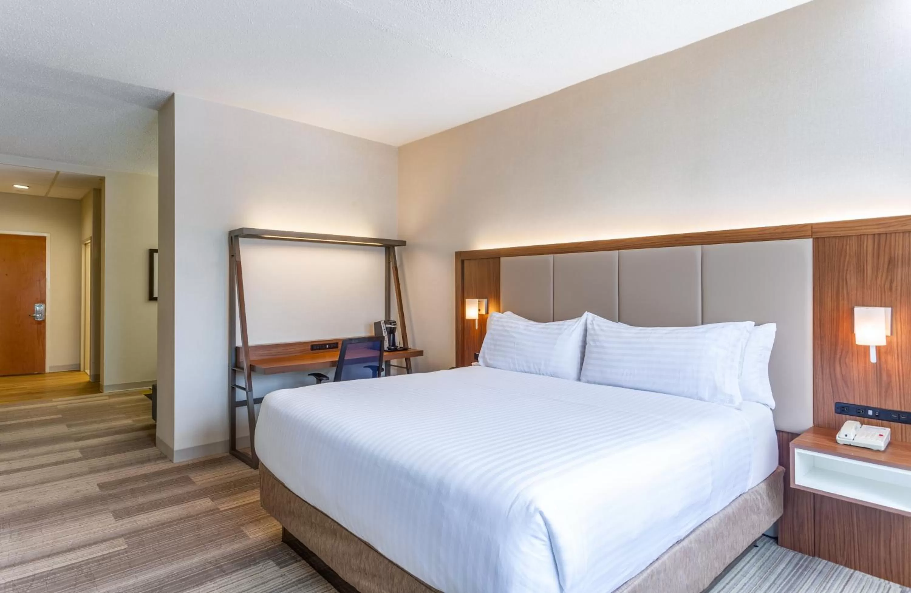 Photo of the whole room, Bed in Holiday Inn Express Hauppauge-Long Island by IHG