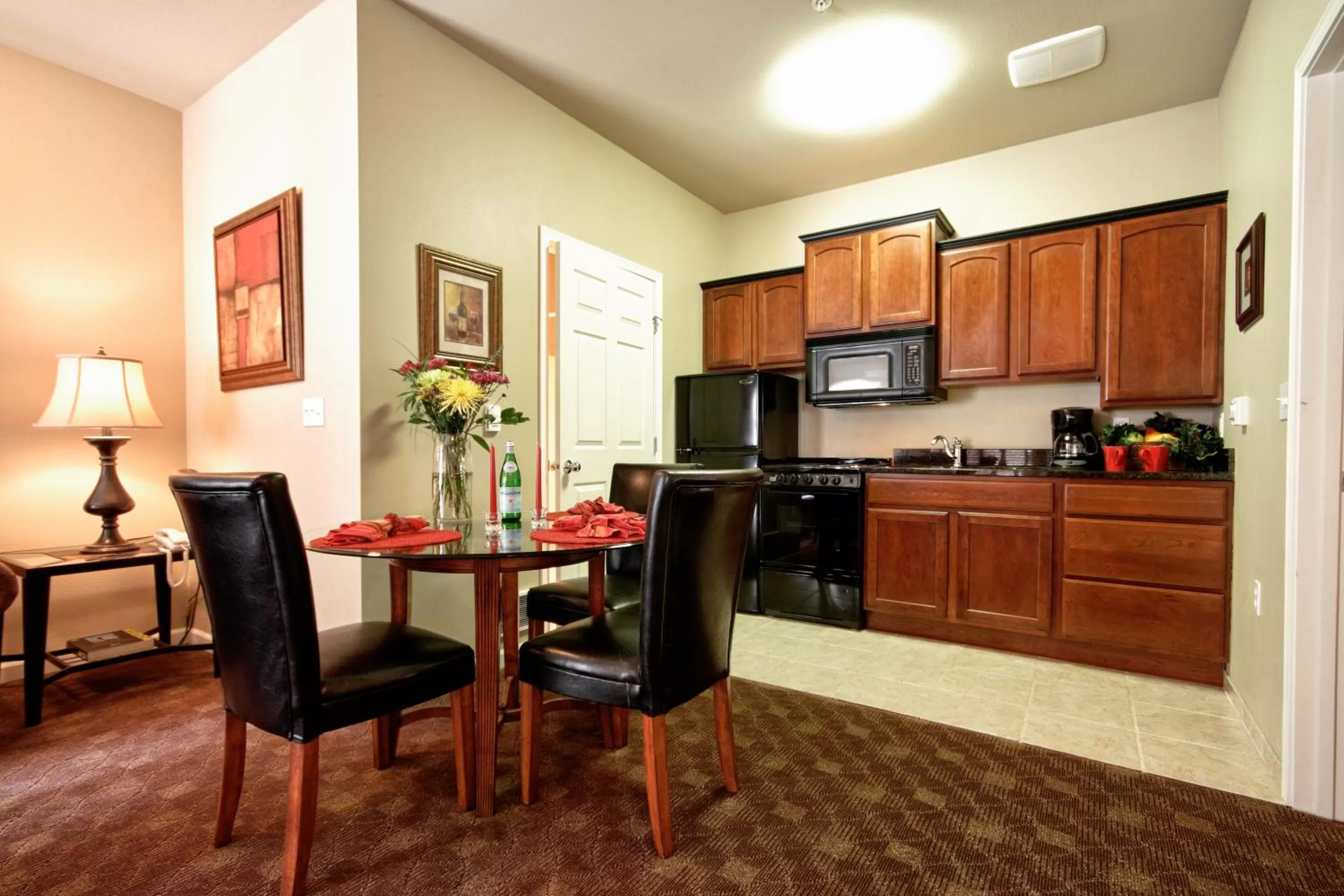 Kitchen or kitchenette in Stratford Suites Spokane Airport