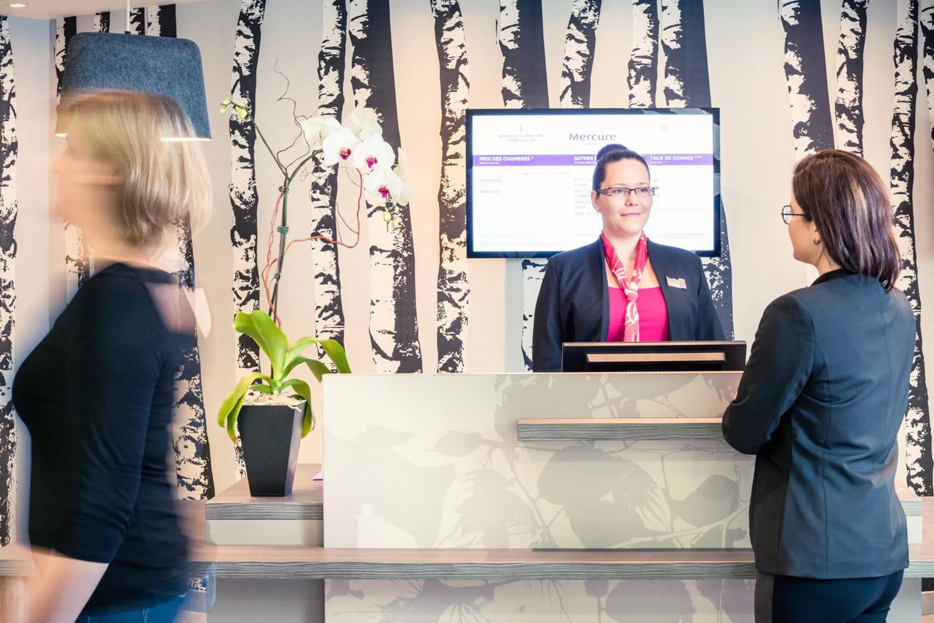 Lobby or reception in Mercure Compiègne Sud