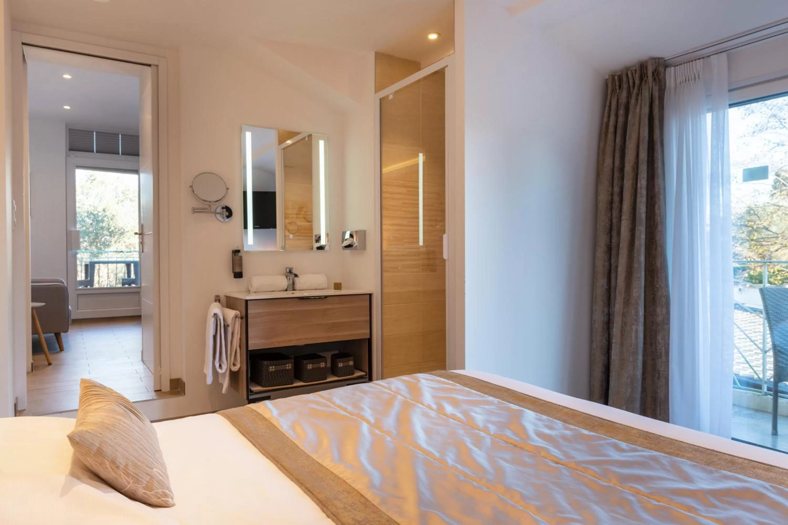 Shower, Bed in La Bastide Gourmande