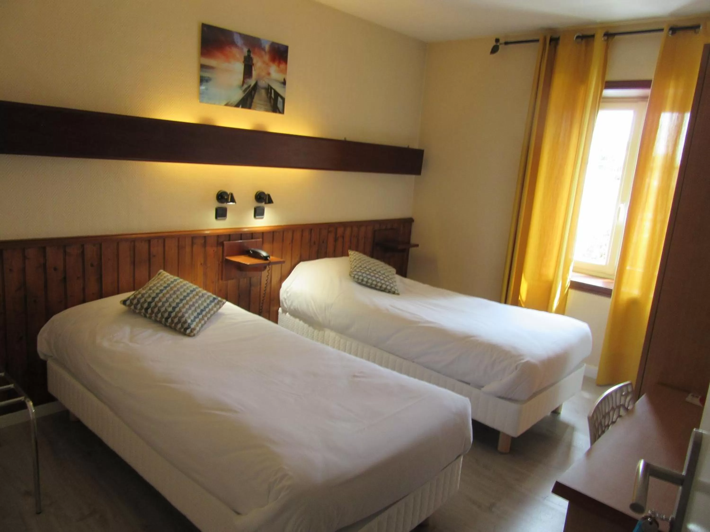 Bed in Hotel de France