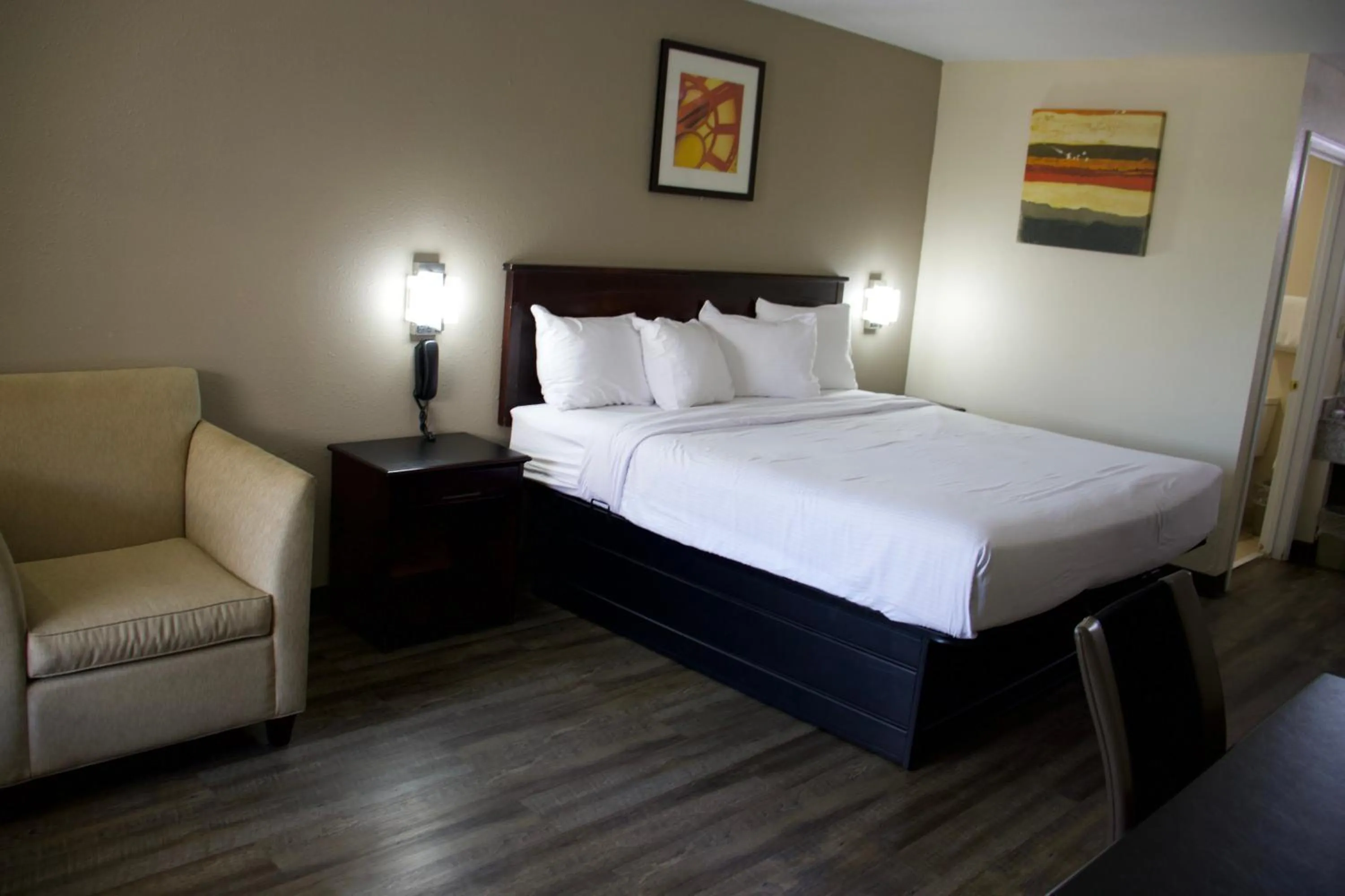 Bed in Key West Inn - Cookeville