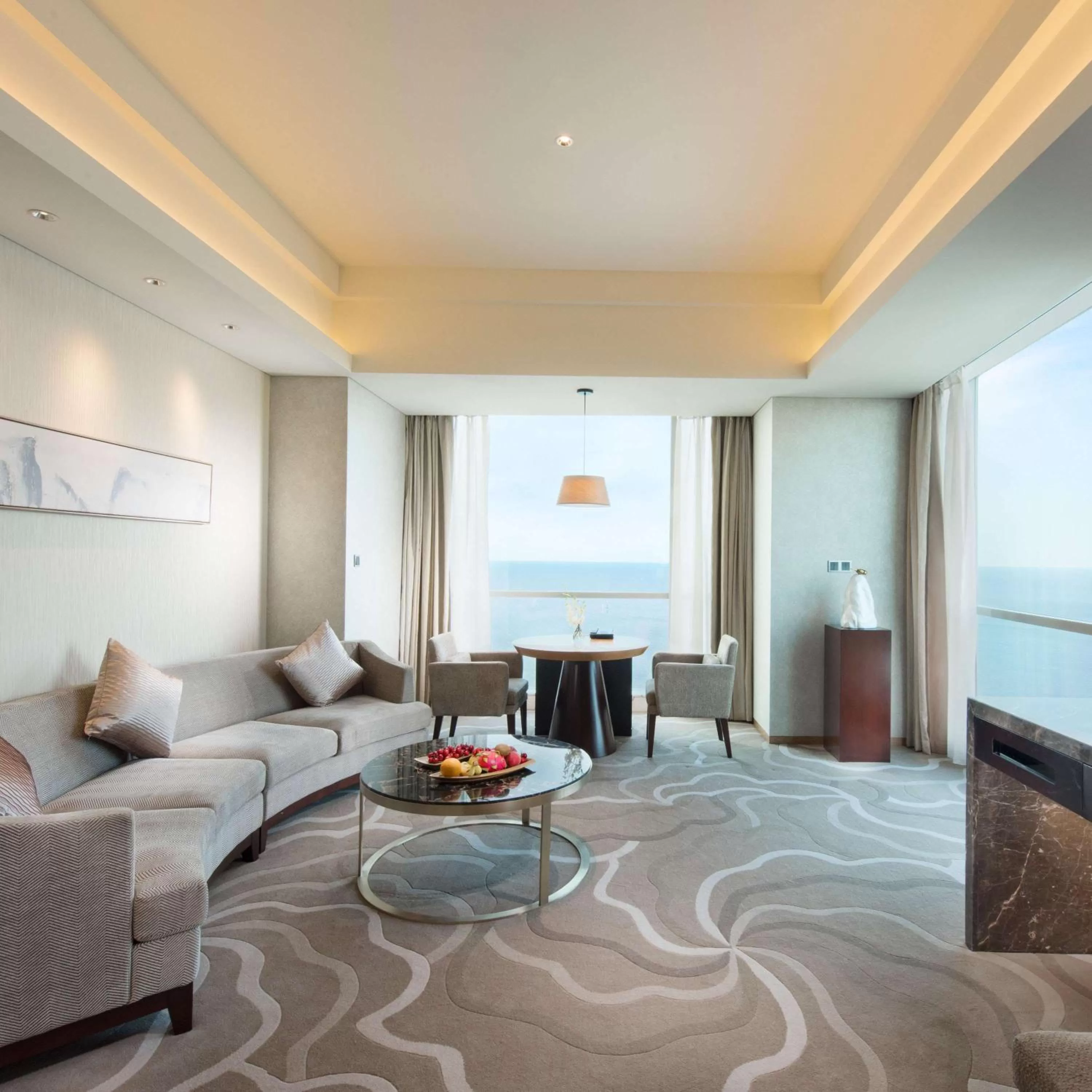 Living room in Hilton Yantai Golden Coast