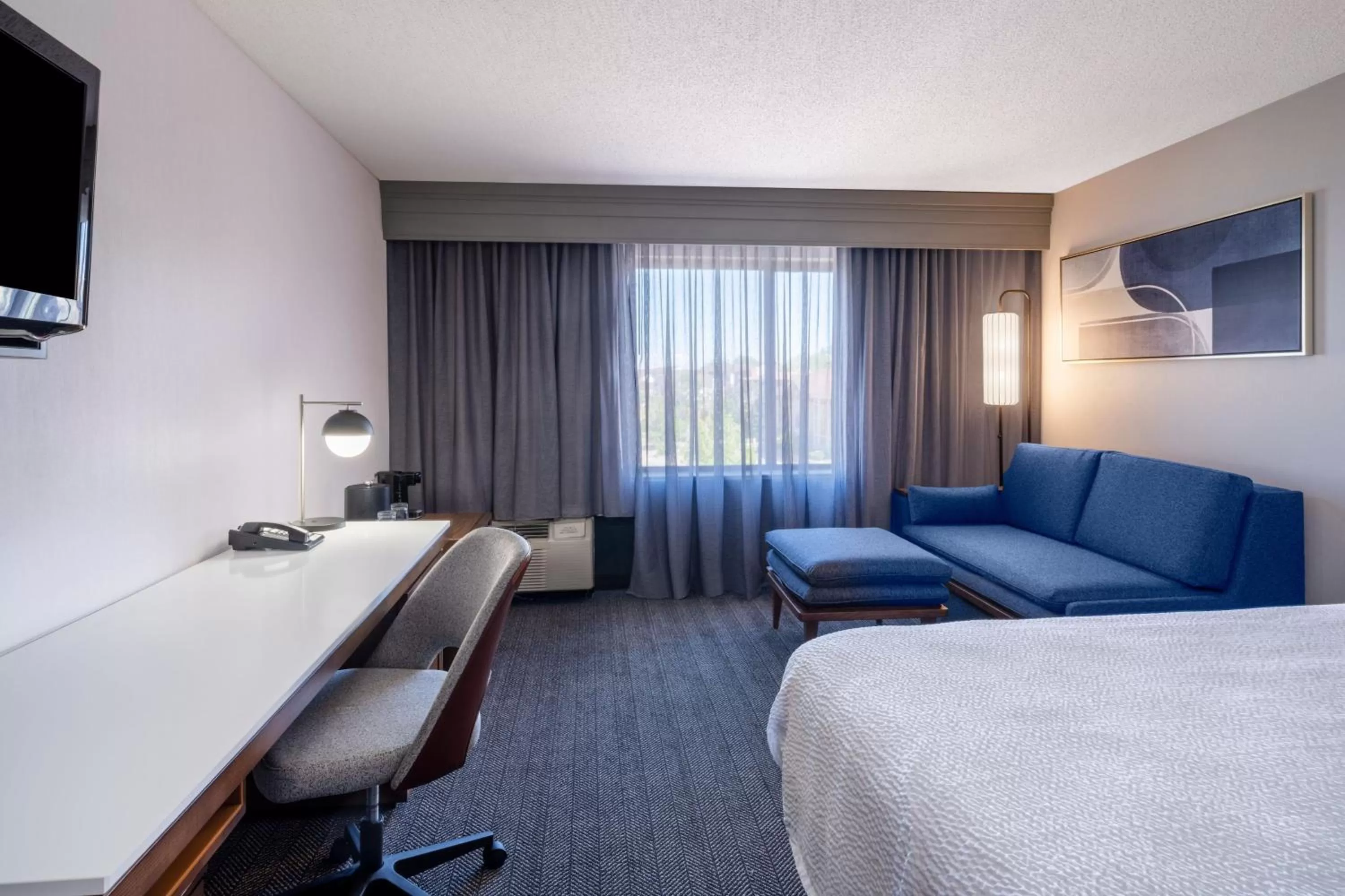 Photo of the whole room, Bed in Courtyard by Marriott Colorado Springs South